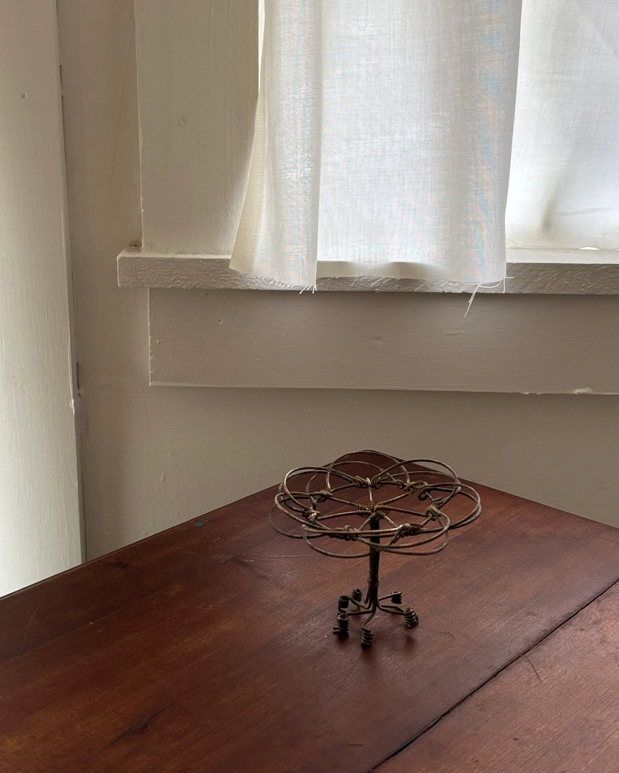 wire-trinket-table-1.jpg
