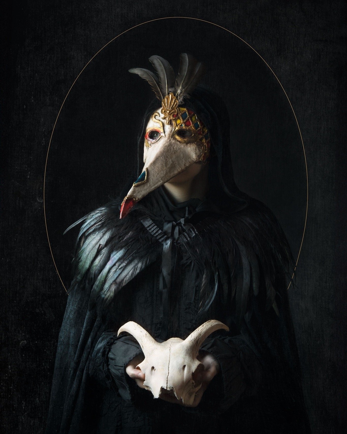 Derni&egrave;re cr&eacute;ation en date : avec ma stagiaire, nous avons r&eacute;alis&eacute; un masque v&eacute;nitien en vu d'un shooting photo autour de... la th&eacute;matique de la Mort. Cela peut vous para&icirc;tre un peu glauque, mais c'est u