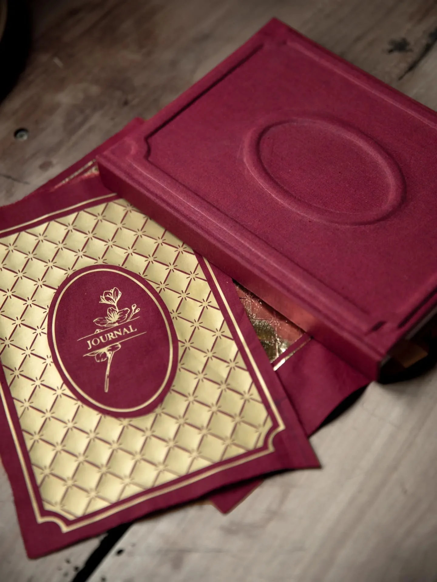 Le projet qui m&rsquo;accapare ces derniers temps !

Pour garantir la cr&eacute;ation d&rsquo;un bel objet r&eacute;pondant aux attentes des cr&eacute;atifs, j&rsquo;ai travaill&eacute; ces derniers temps sur le prototype d&rsquo;un carnet que je sou