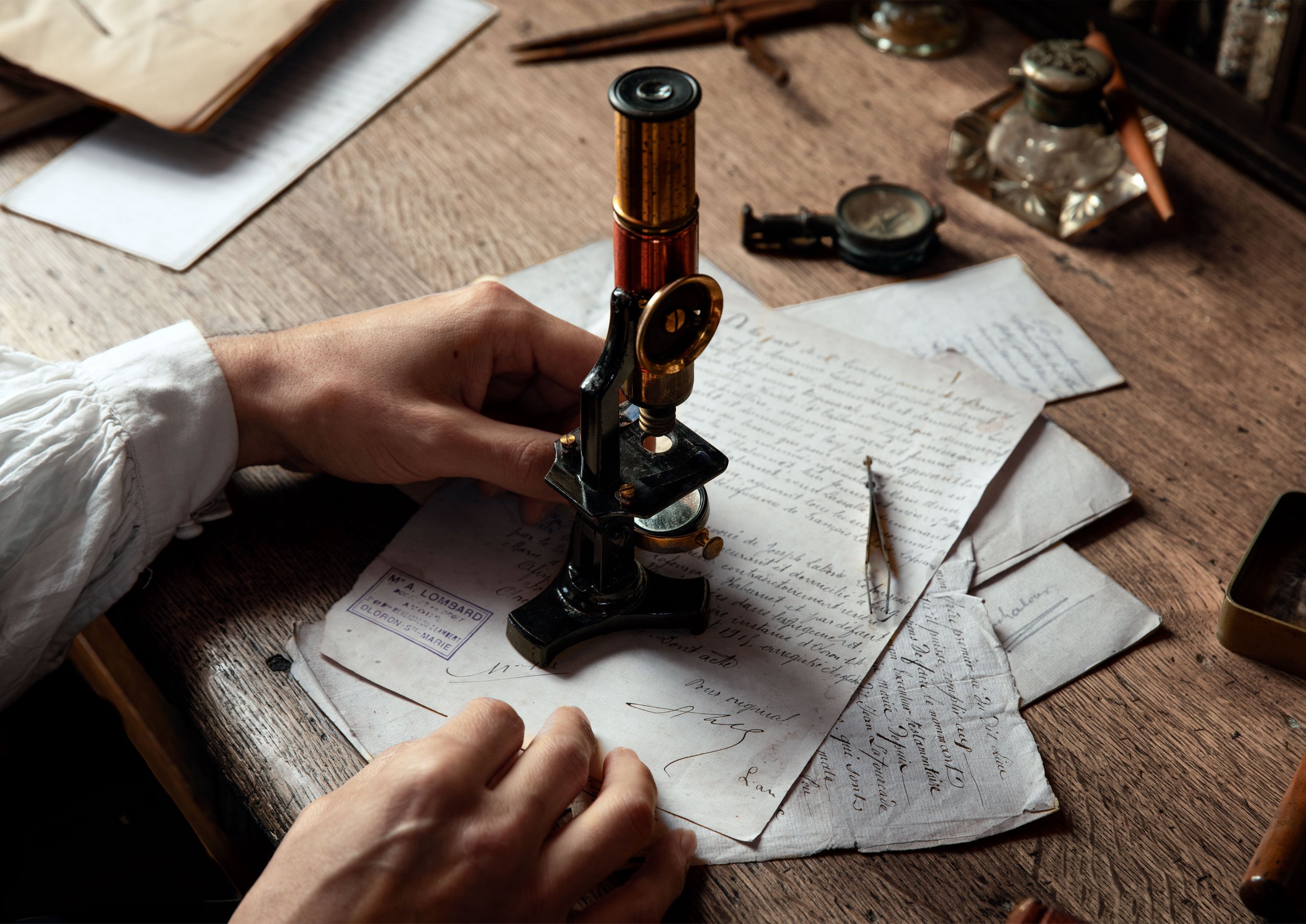 Le-microscope_488A8040-1_IMPRESSION_A3_web.jpg