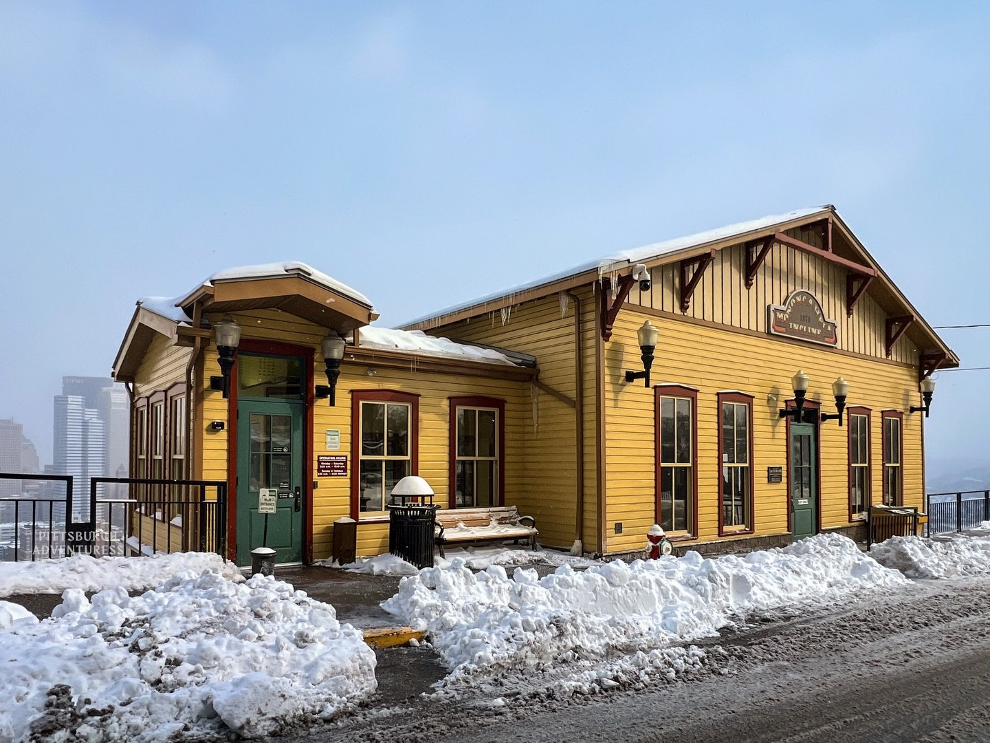A warm corner on a cold day

.

.

.

#pittsburghphotographer
#winterinpittsburgh
#citydetails
#urbanwinter
#quietplaces