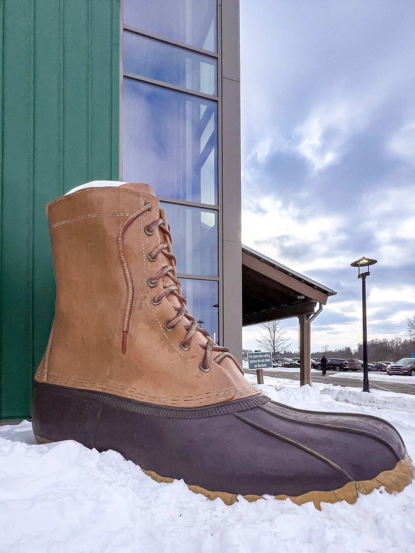 A boot built for this weather. 

.

.

.

#pittsburghwinter
#winterdetails
#foundmoment
#quietwinter
#pittsburghphotographer