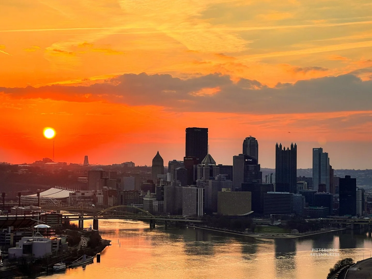 Yesterday morning showed off a little.
Still not over it.

Happy Friday, Pittsburgh. 💛

.

.

#pittsburgh #pittsburghphotography #pittsburghskyline #citysunrise #sunrisephotographer