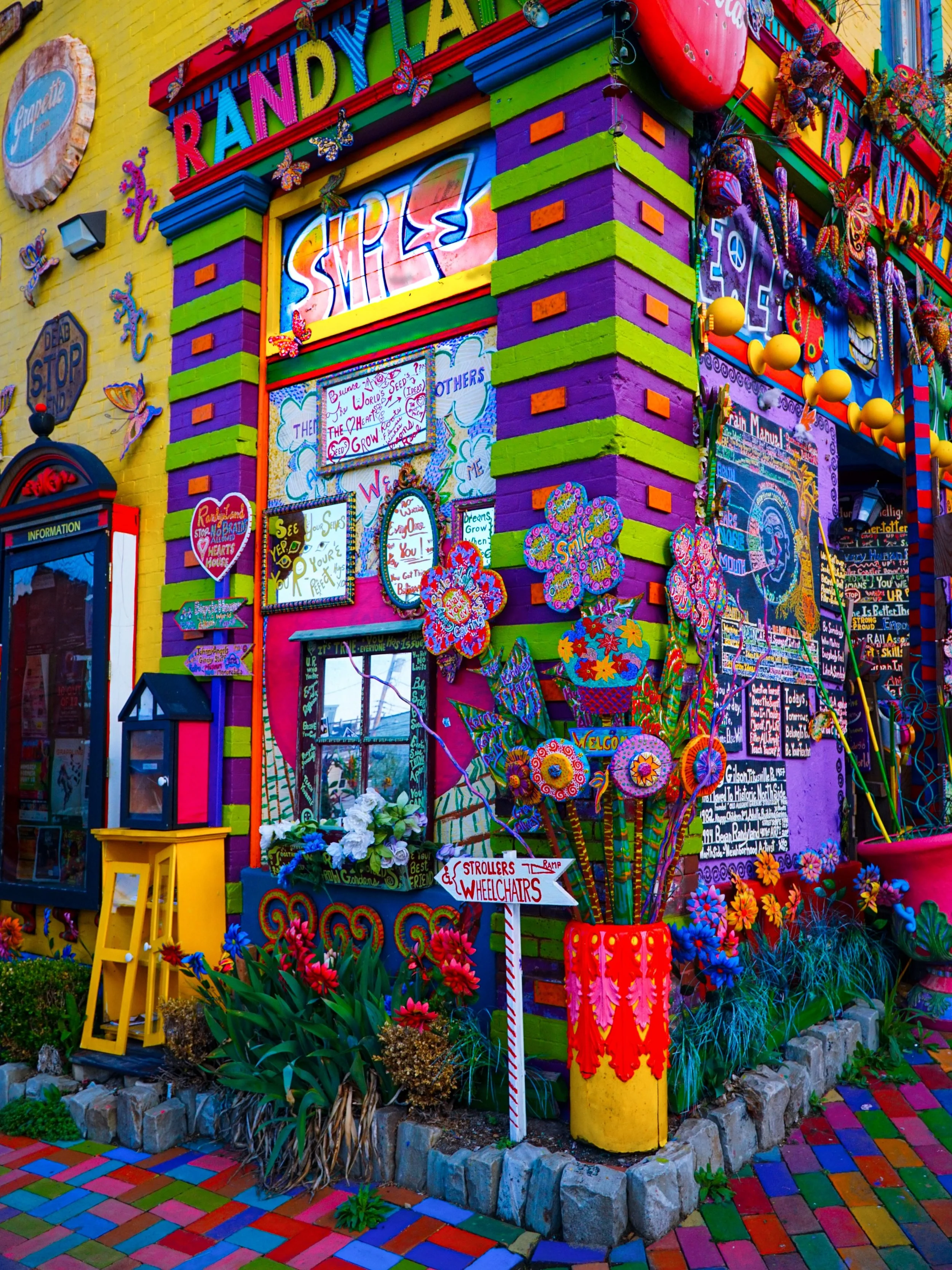 Randyland 

.

.

.

  #Randyland #Pittsburgh #VisitPittsburgh
#ColorfulPlaces #StreetPhotography