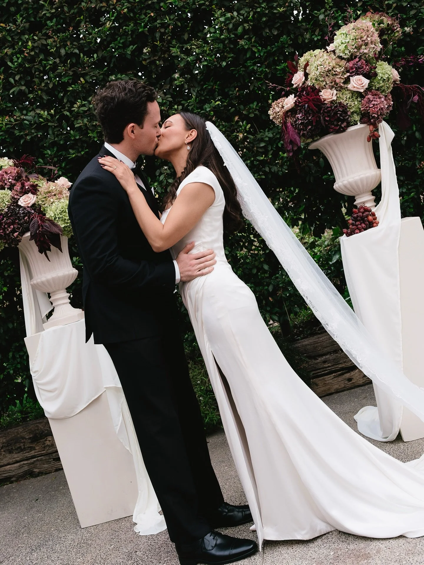 I can proudly say that I have a 100% success rate in never photobombing the kiss shot! You may now kiss.. and I will now disappear ✨ 

Venue: @mudbrick_weddings 
Celebrant: @erinjacombcelebrant 
Photography: @ayshandhamish 
Styling &amp; Planning: @m