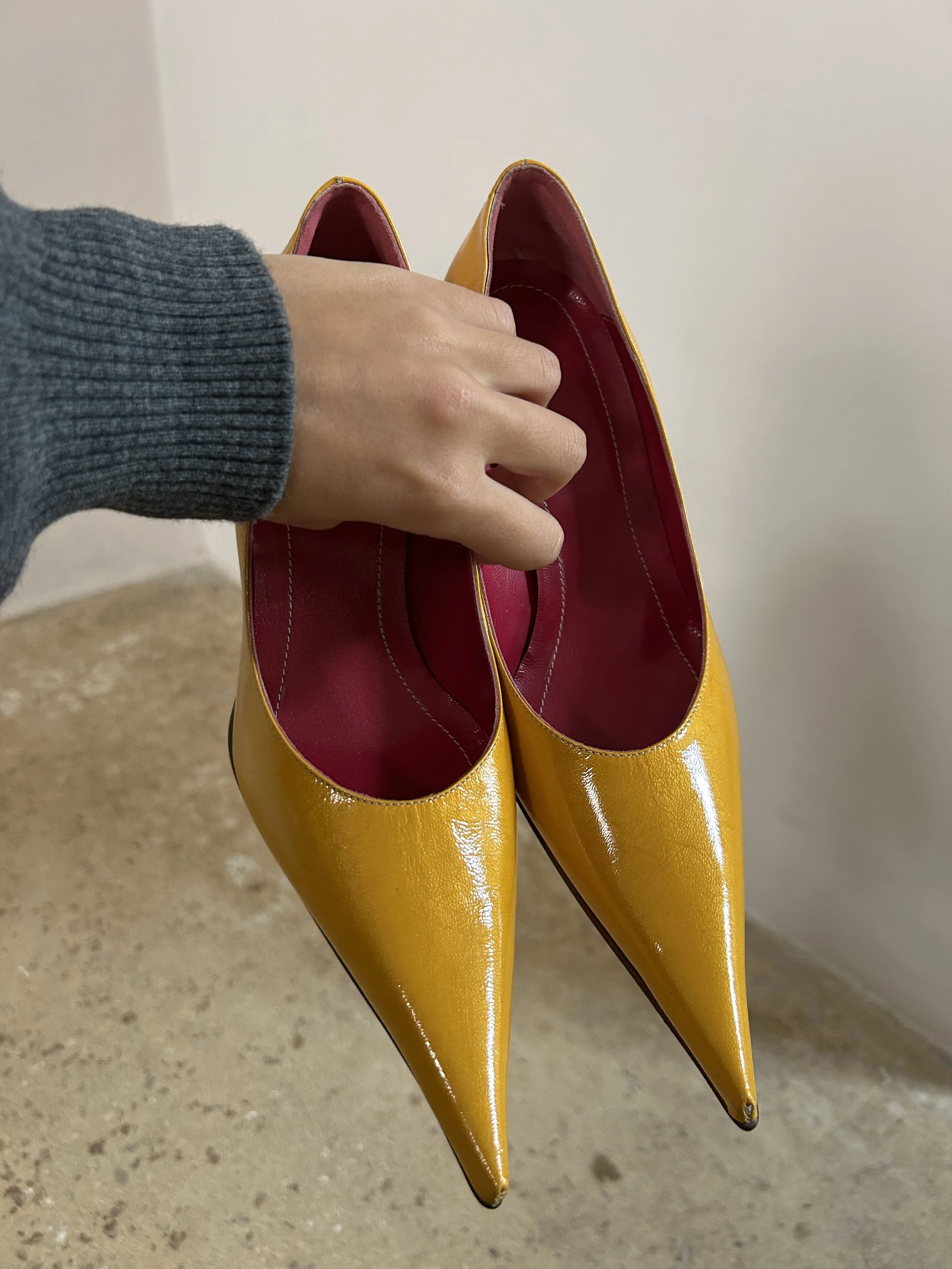 PATENT LEATHER PUMPS