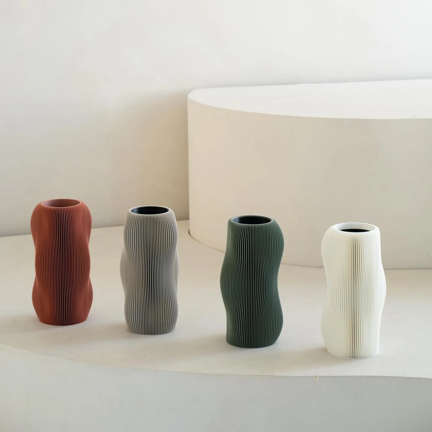 Soft lines, organic shapes, and colors that harmonize with any space.

Bubbly vases are modern and sustainable, combining contemporary design and functionality. They&rsquo;re ideal for fresh or dried flowers, or simply for displaying individually.

P