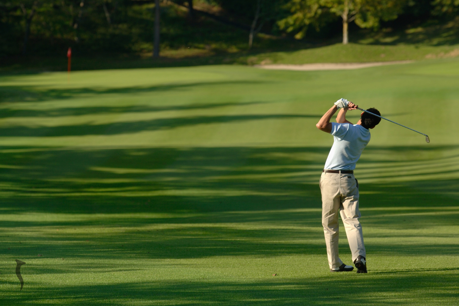 The 3 Mistakes Golfers Make Mid-Round That Lead to Injury (And How to Fix Them)