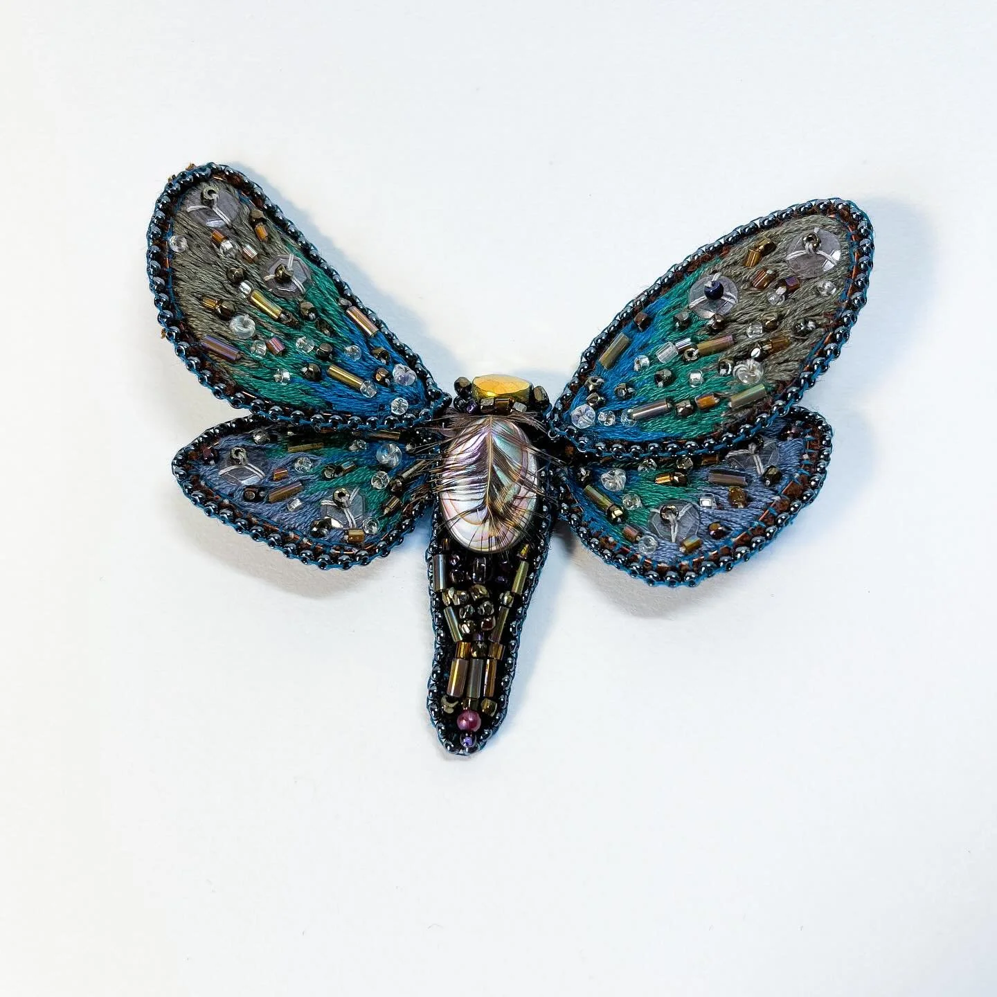 Another bug! This time a moth with more embroidery than usual

#beading #embroidery #beadedart #beetleart #costumedesign #costumeaccessory #beadedinsects