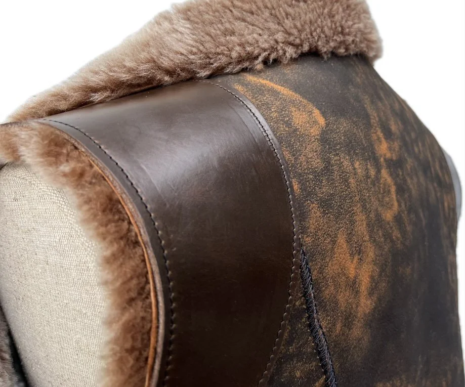 I love some shoulder caps! Got around to making a prototype for a new vest design so here are some more detail-oriented shots while I work on getting some good full photos of it.

Vest is sheepskin and full grain leather 

#sheepskin #sheepskinvest #