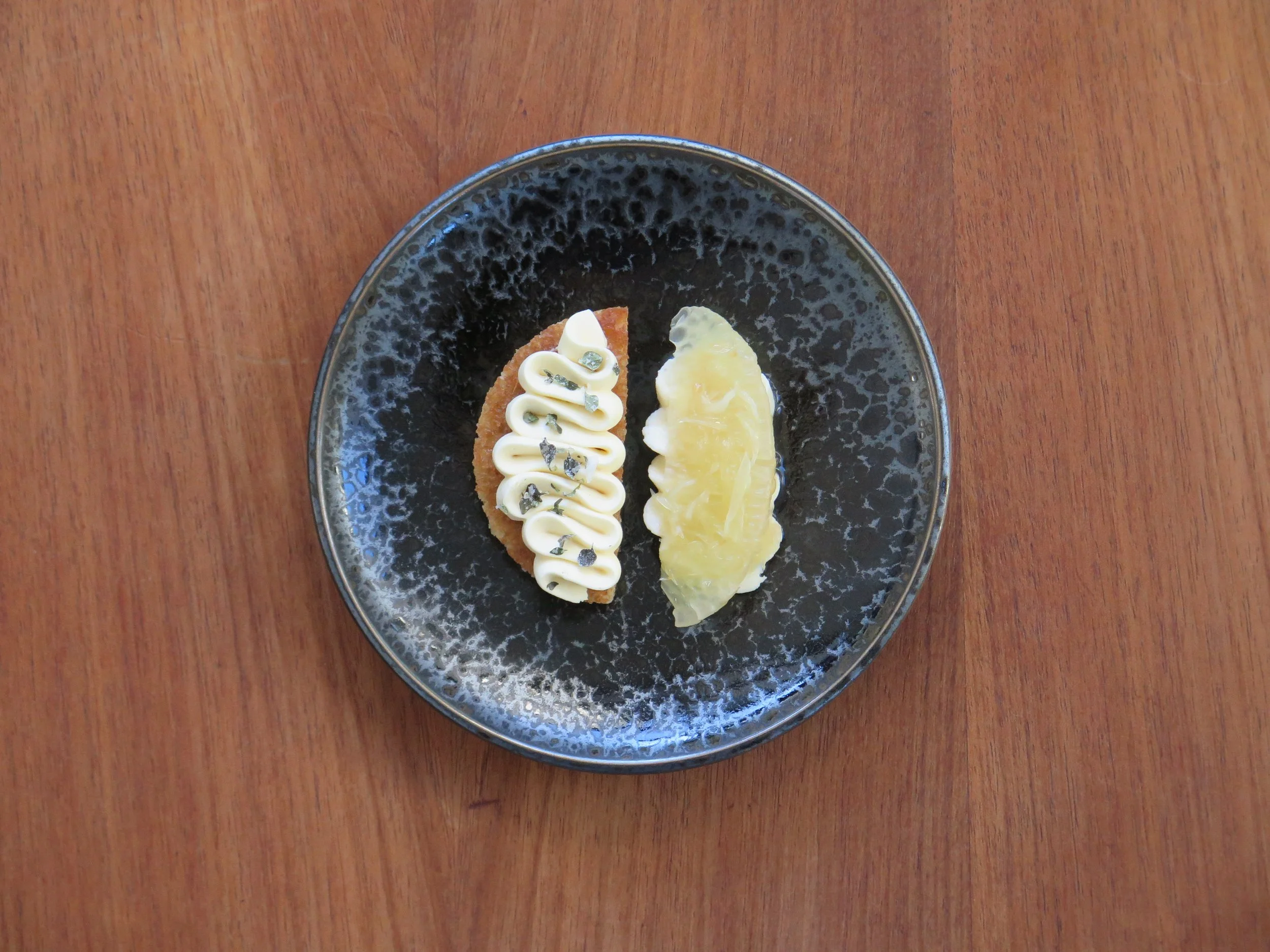 Pomelo, yoghurt & thyme