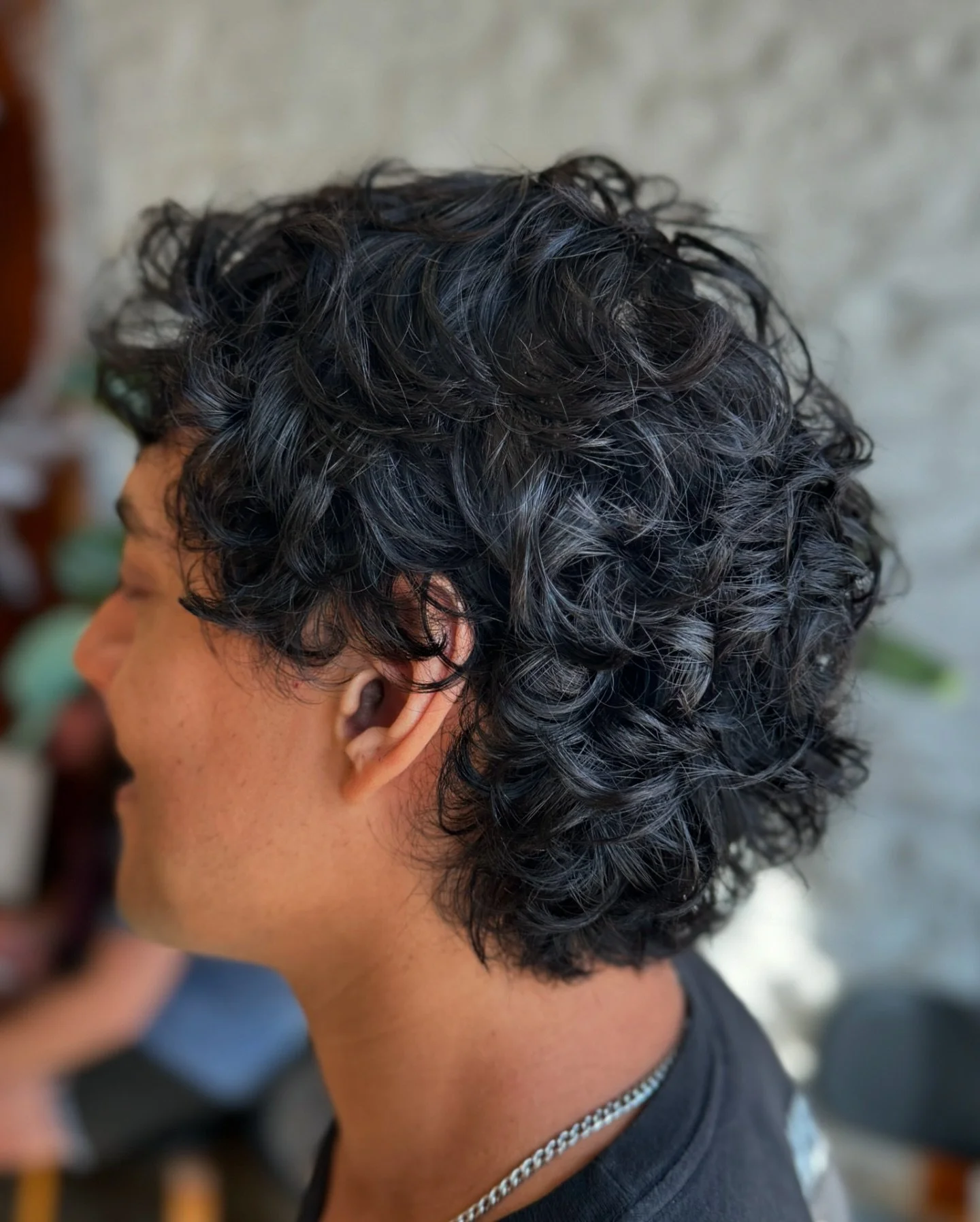 Soft curly mullet for Jordan!

#queerbarber #queerhairstylist #kcbarber #kchairstylist #kcmo #kansascitybarber
