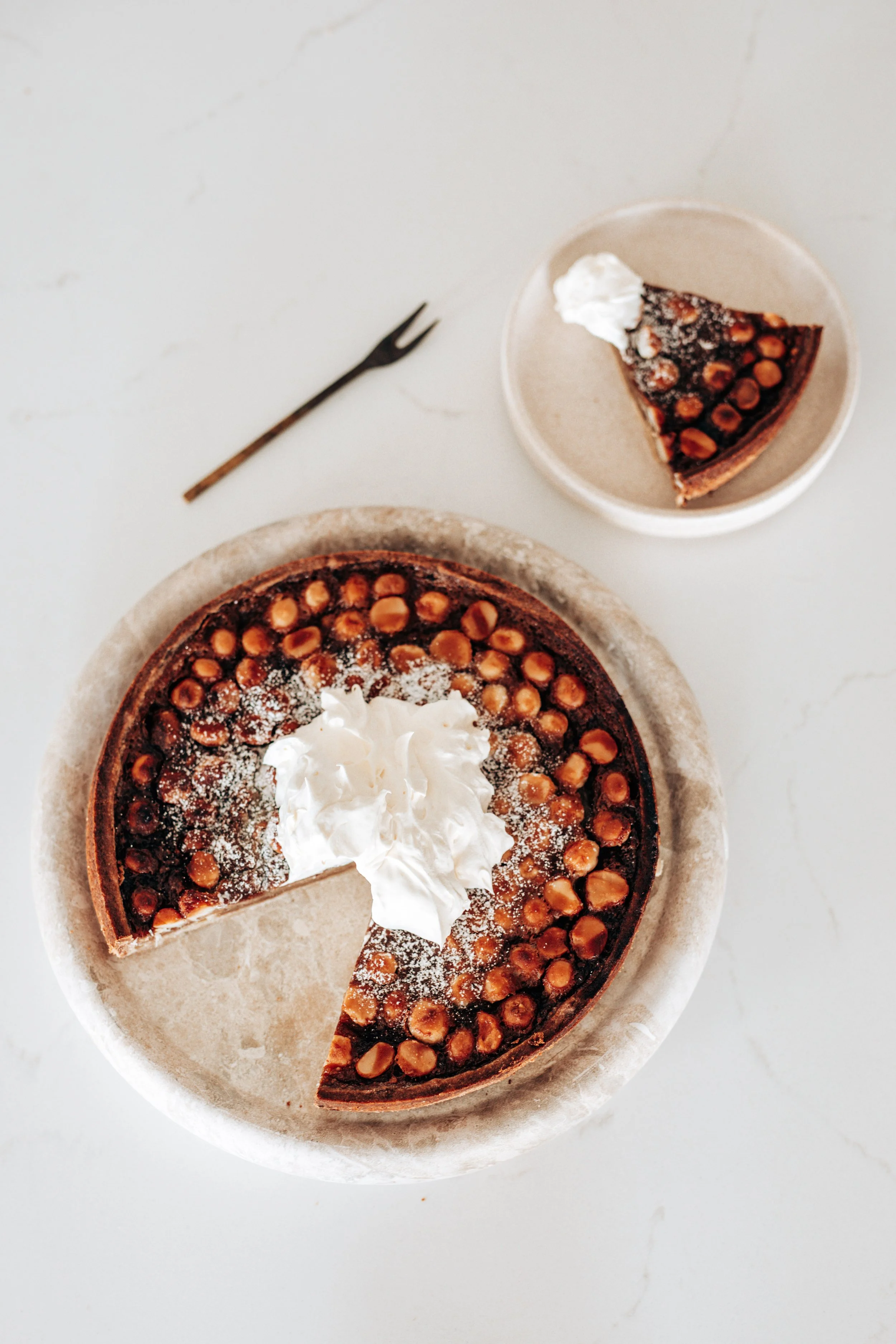 Coffee caramel &amp; macadamia pie