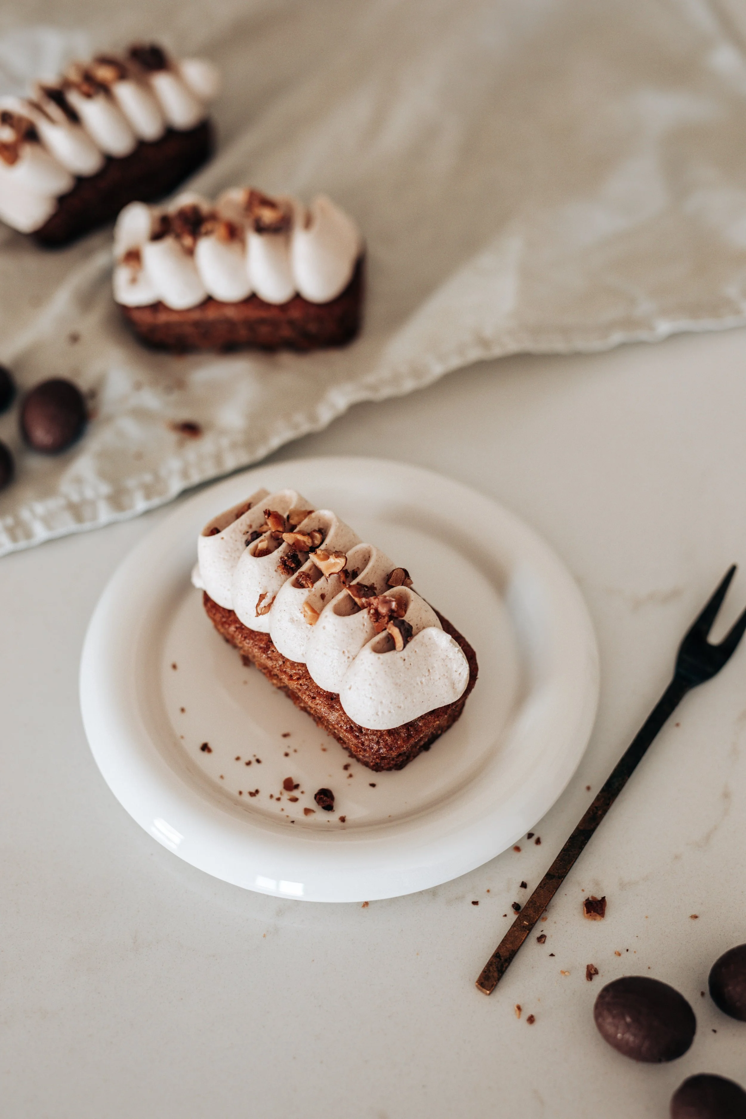 Ginger carrot cakes with cinnamon cream cheese frosting