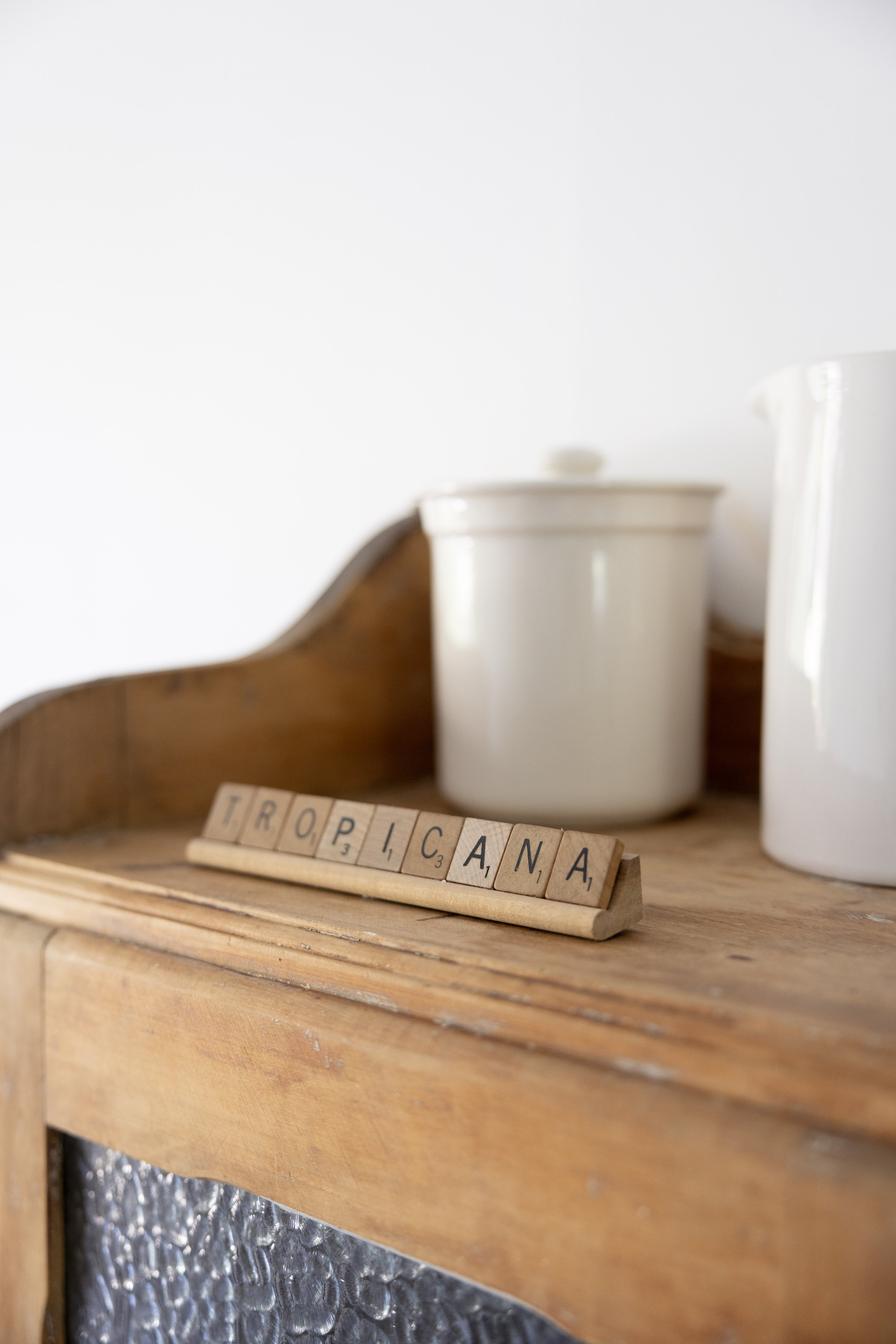 Charming wooden tray with a ceramic jar and vintage details in Haven Tropicana’s bedroom.