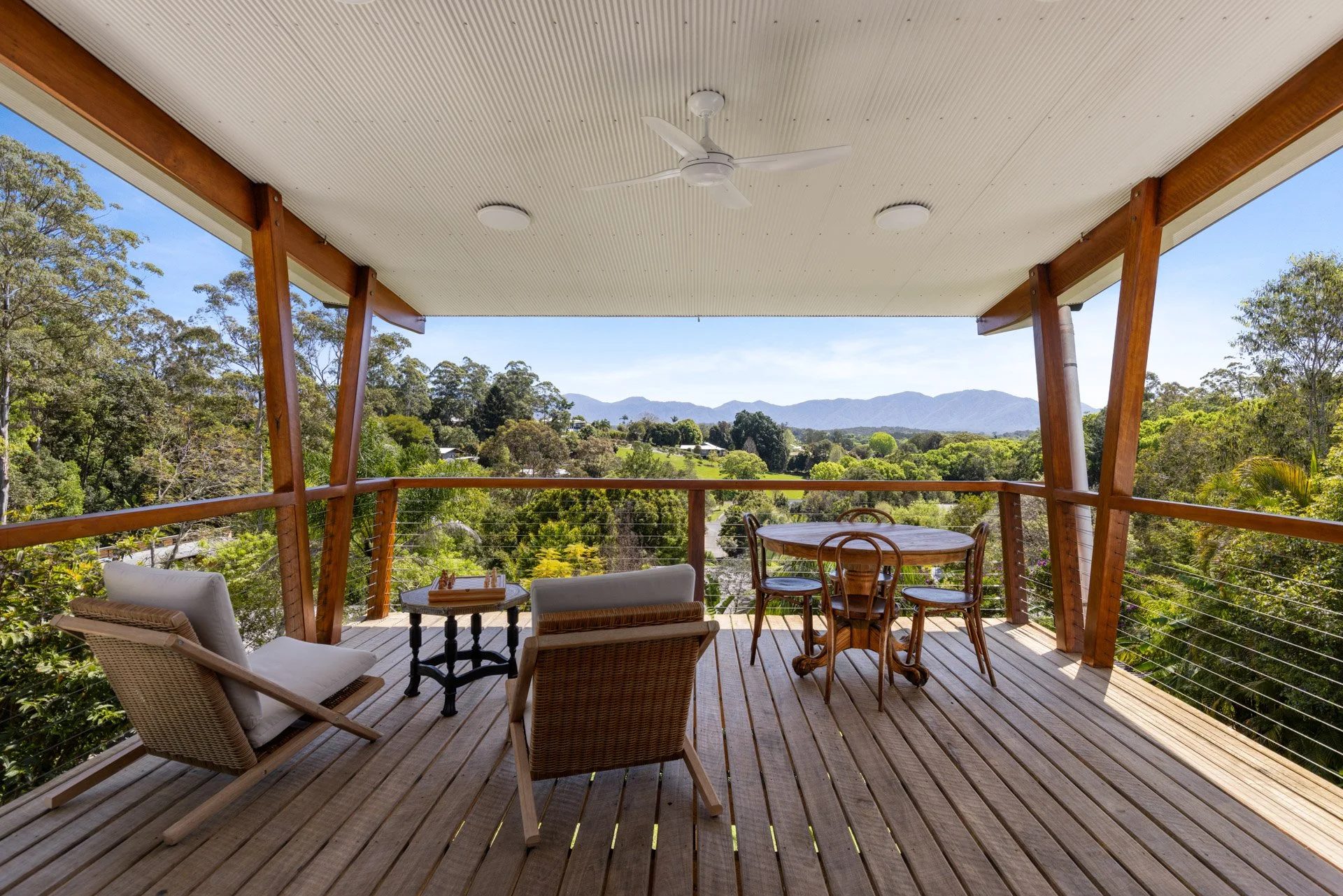 Relax on the north-facing deck with sweeping mountain views across the Bellinger Valley.
