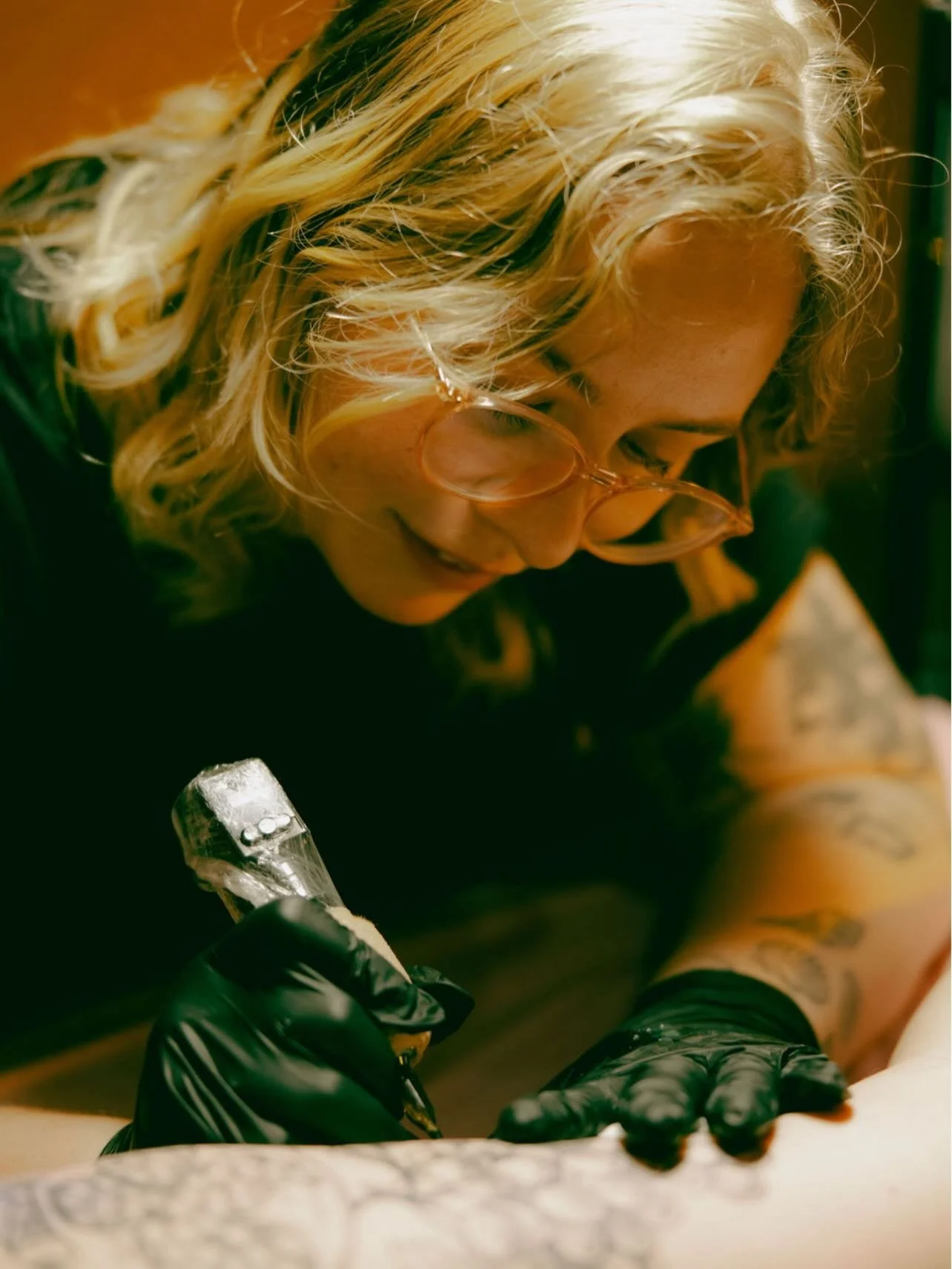 THANK YOU @emma.k.photo for the stunning photos, what a talented photographer you are💅🏼 and thank you @morgan.e.duval for being my model and personal comedian for the day. I love these sooo much and can&rsquo;t wait to share more!