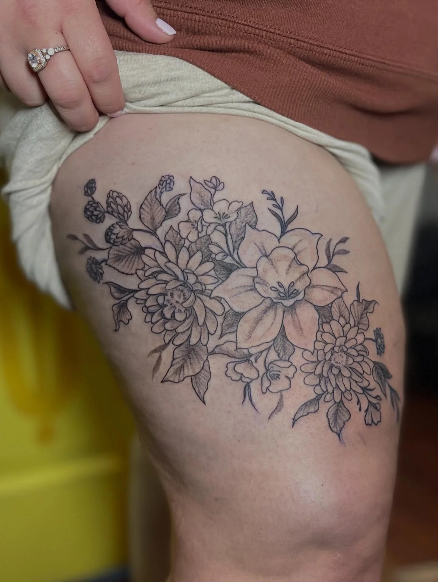 Florals for the beautiful Brooke🩵 thank you!!

#salemoregon #oregon #salemtattoo #salemoregontattoo #oregontattooartist