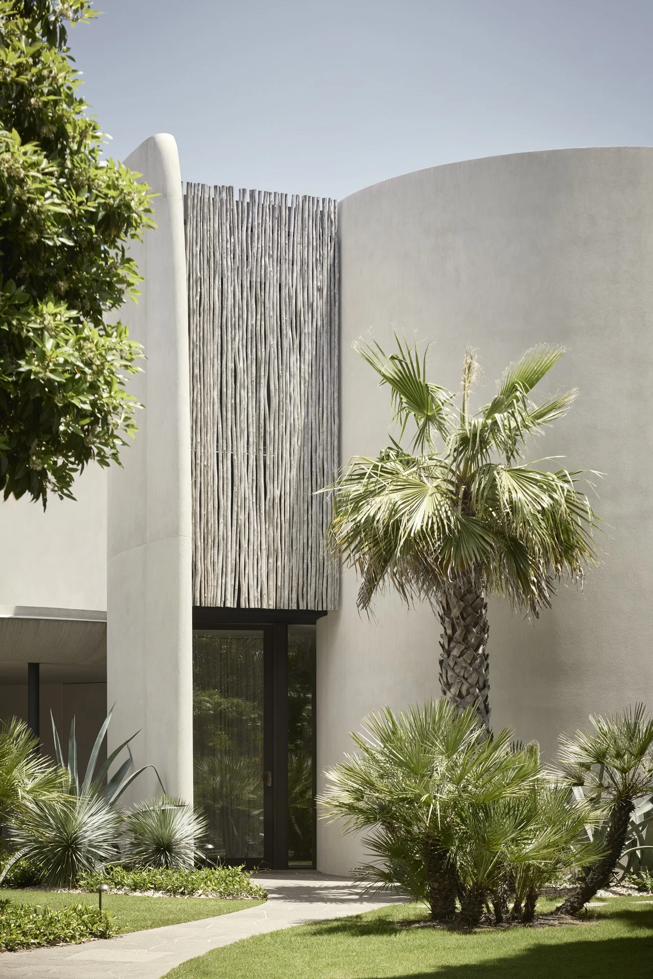 Luna House by Leeton Pointon Architects / The Local Project