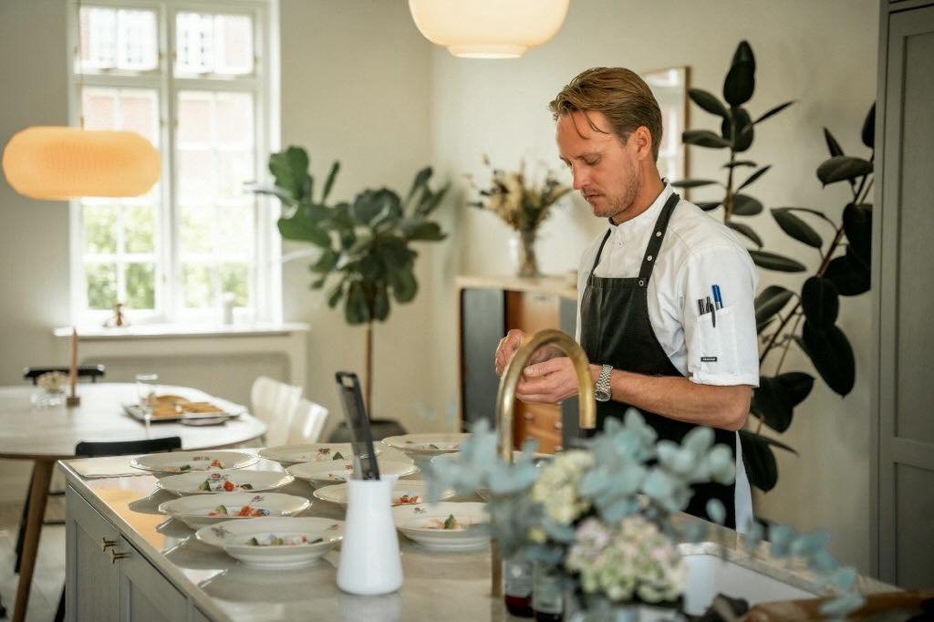 Efter et par hårde sommermåneder holder jeg lidt ferie i 14 dage👨‍🍳
Tak til alle mine kunder for jeres støtte og glæde, ved alle de private middage jeg har været ude til.
Efter 5 år er jeg stadig blæ