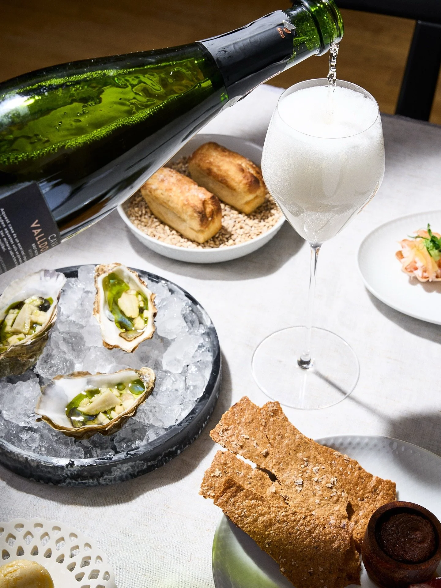 “NYTÅRMENUEN 2025”🆕🎉
Gør jeres nytårsaften uforglemmelig ved at vælge nytårsmenuen fra MadMedkant🍾🥂🎆
For 5 år i træk er vi stolte over at præsentere vores bud på en fantastisk