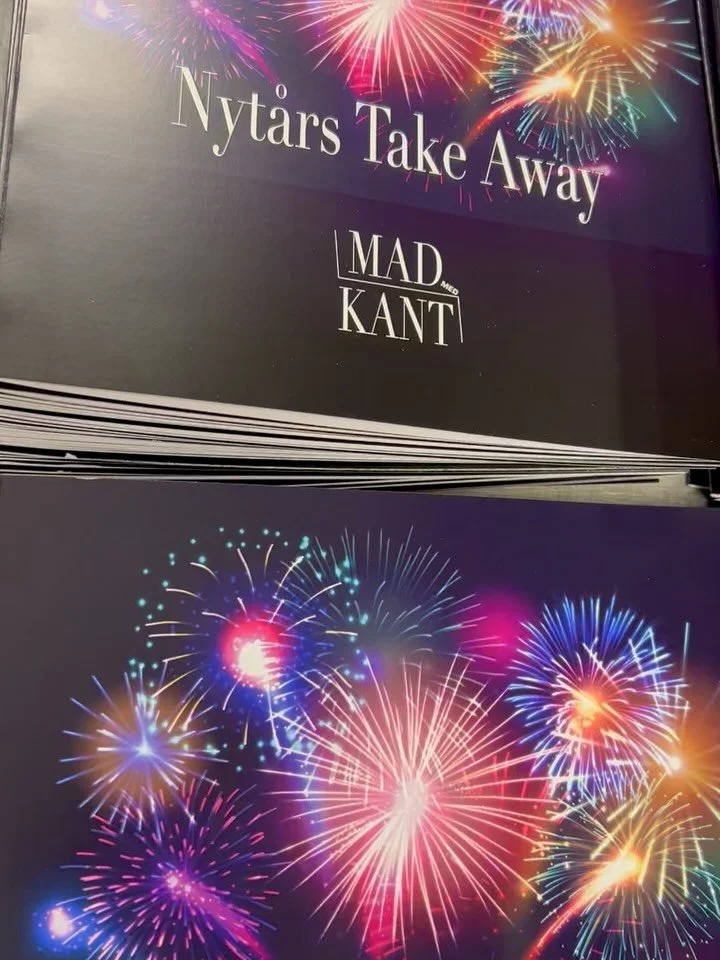 S&aring; se lige her: igen i &aring;r, tilbyder vi vores Nyt&aring;rsmenu &ldquo;Take Away&rdquo;, forberedt af k&oslash;kkenchefen selv👨&zwj;🍳

Alt er pakket og klargjort, s&aring; du blot skal pakke ud, varme de sidste sm&aring;ting og anrette de