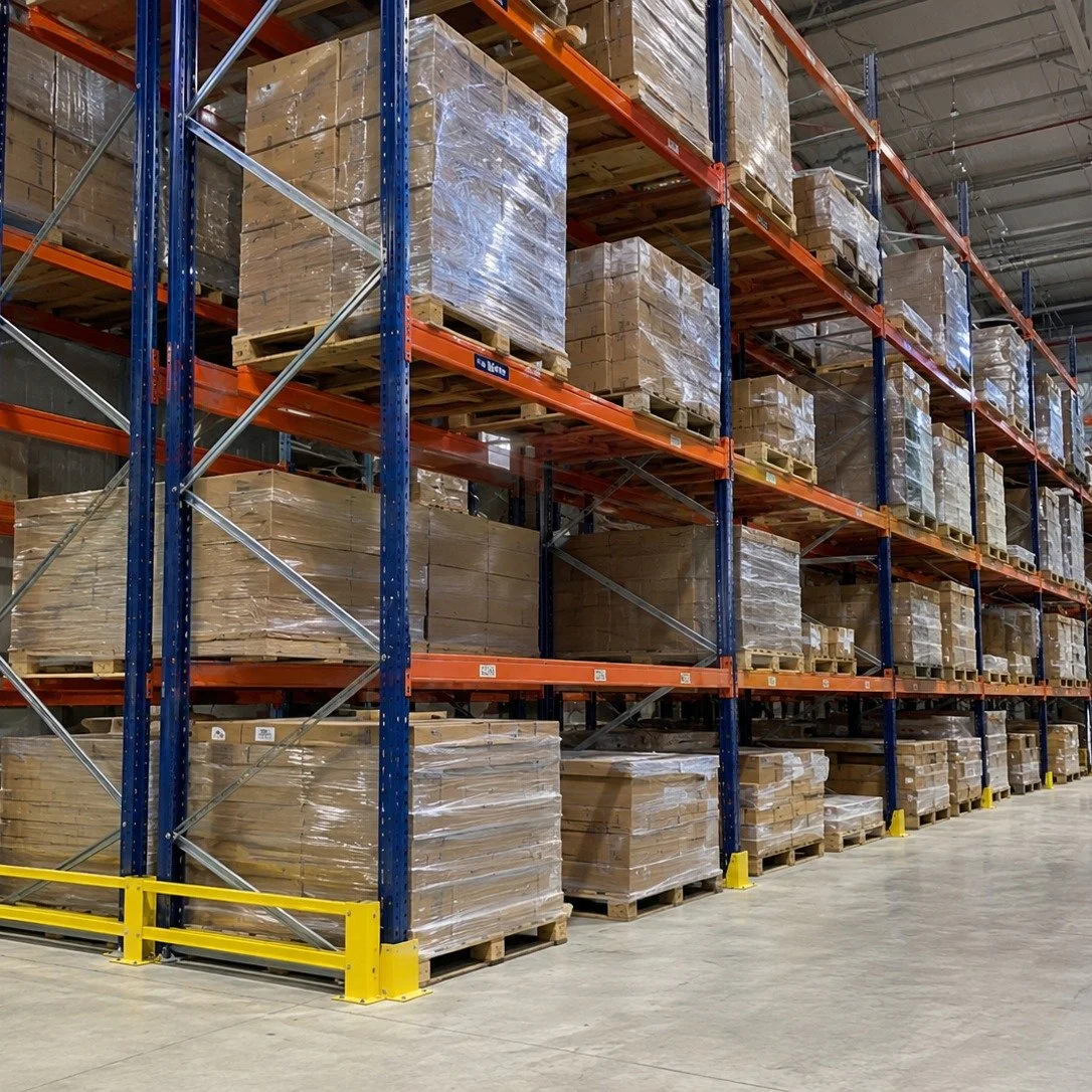 Optimisez votre espace de stockage avec des racks &agrave; palettes robustes, s&eacute;curis&eacute;s et adapt&eacute;s &agrave; vos besoins.
Chez Univers Rayonnage, nous accompagnons les professionnels dans l&rsquo;am&eacute;nagement de leurs entrep