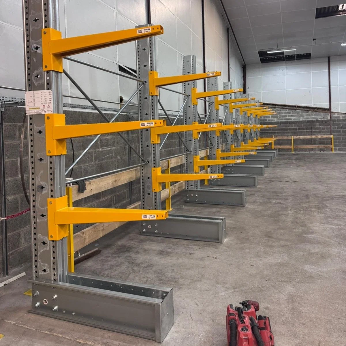 R&eacute;alisation Univers Rayonnage ✅

Mise en place d&rsquo;un rayonnage cantilever, une solution id&eacute;ale pour le stockage de produits longs, lourds ou encombrants.

Robuste, pratique et modulable, ce type de rayonnage permet d&rsquo;optimise