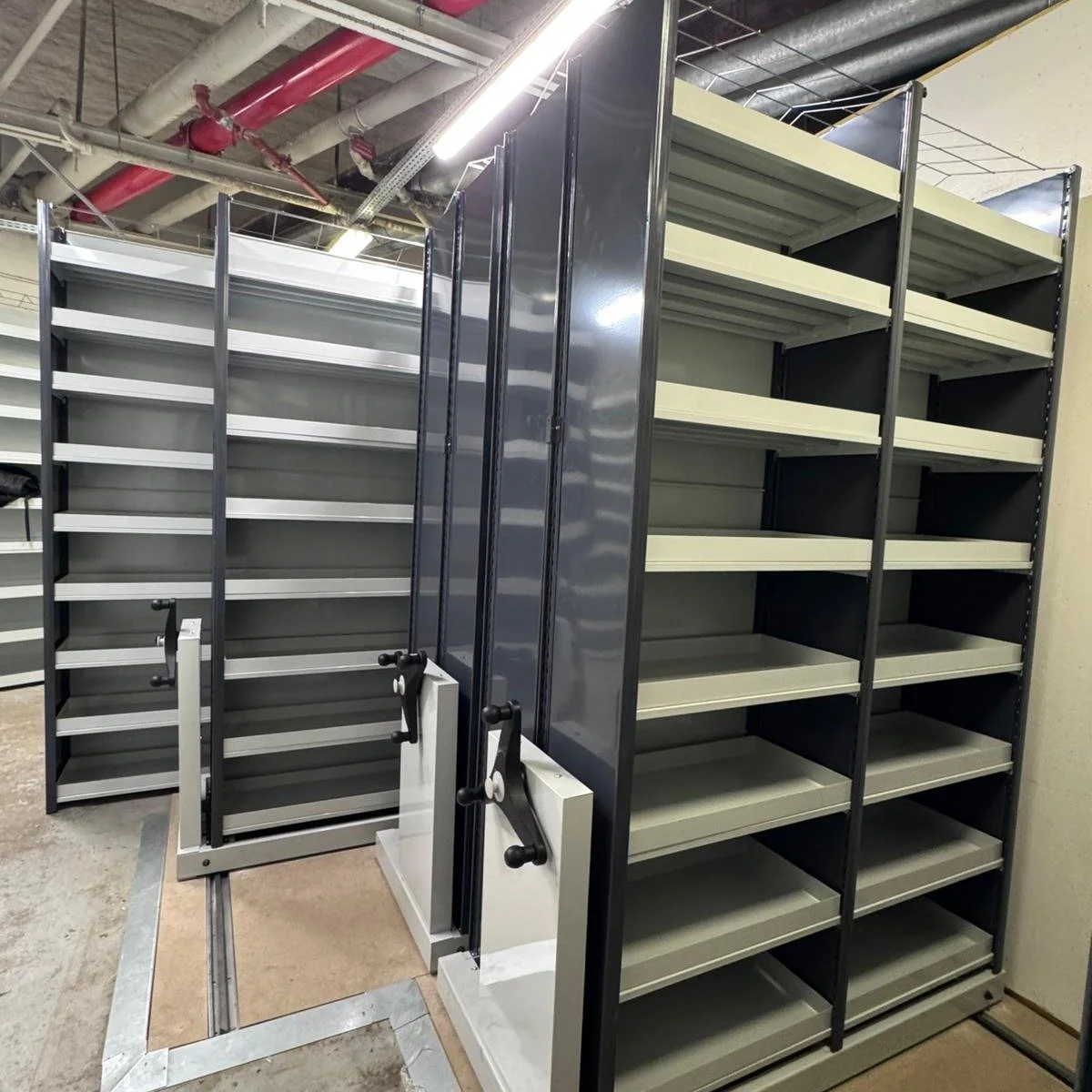 R&eacute;alisation Univers Rayonnage ✅

Installation d&rsquo;un rayonnage mobile manuel sur rails, une solution id&eacute;ale pour optimiser les espaces de stockage tout en conservant un acc&egrave;s simple et fonctionnel aux produits, dossiers ou ar