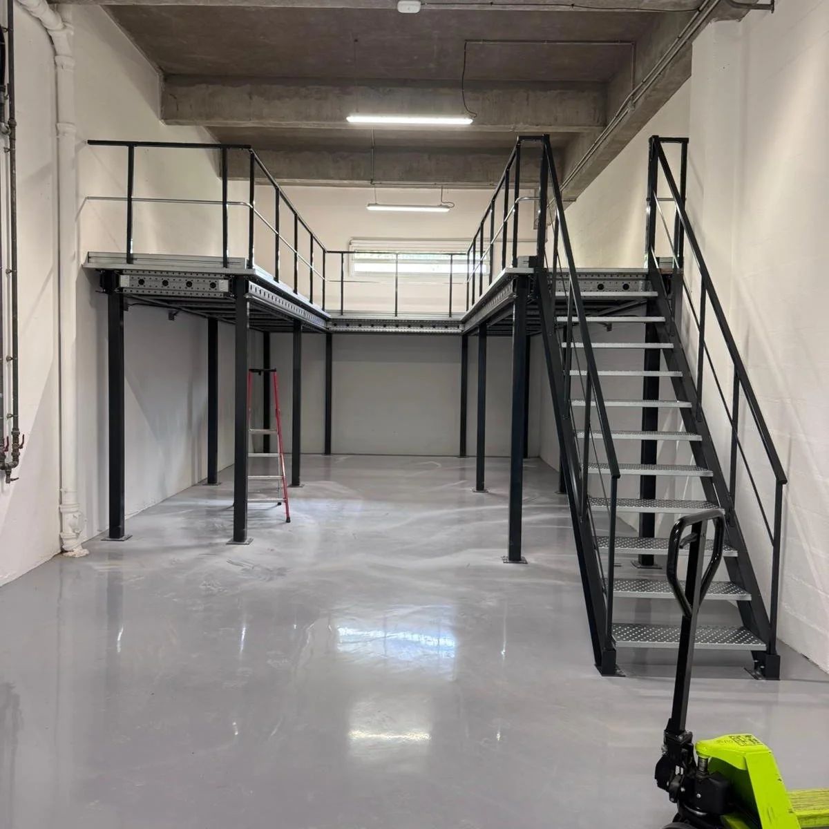 R&eacute;alisation Univers Rayonnage ✅

Retour sur l&rsquo;une de nos r&eacute;alisations : une mezzanine industrielle pens&eacute;e pour optimiser l&rsquo;espace disponible et exploiter pleinement la hauteur du local.

Cette installation permet de c