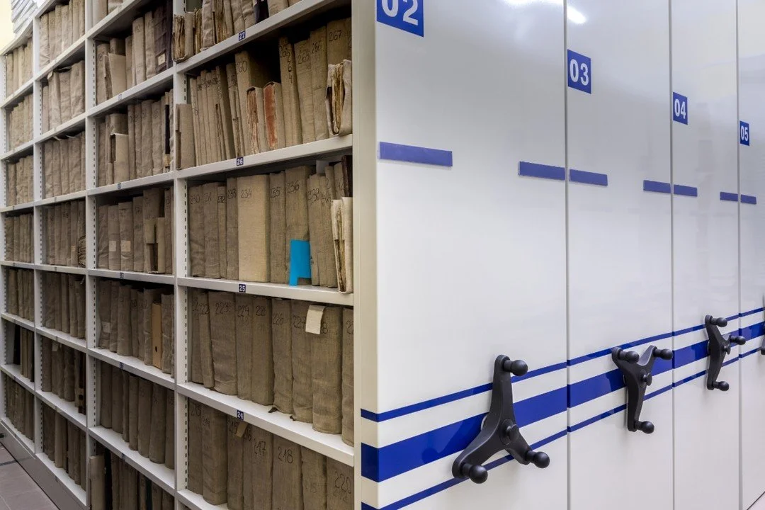 🏛️ Collectivit&eacute;s, mairies, &eacute;coles, services techniques : &ecirc;tes-vous certain que vos espaces de stockage sont parfaitement ordonn&eacute;s ?

Des archives aux fournitures, en passant par le mat&eacute;riel technique et les &eacute;