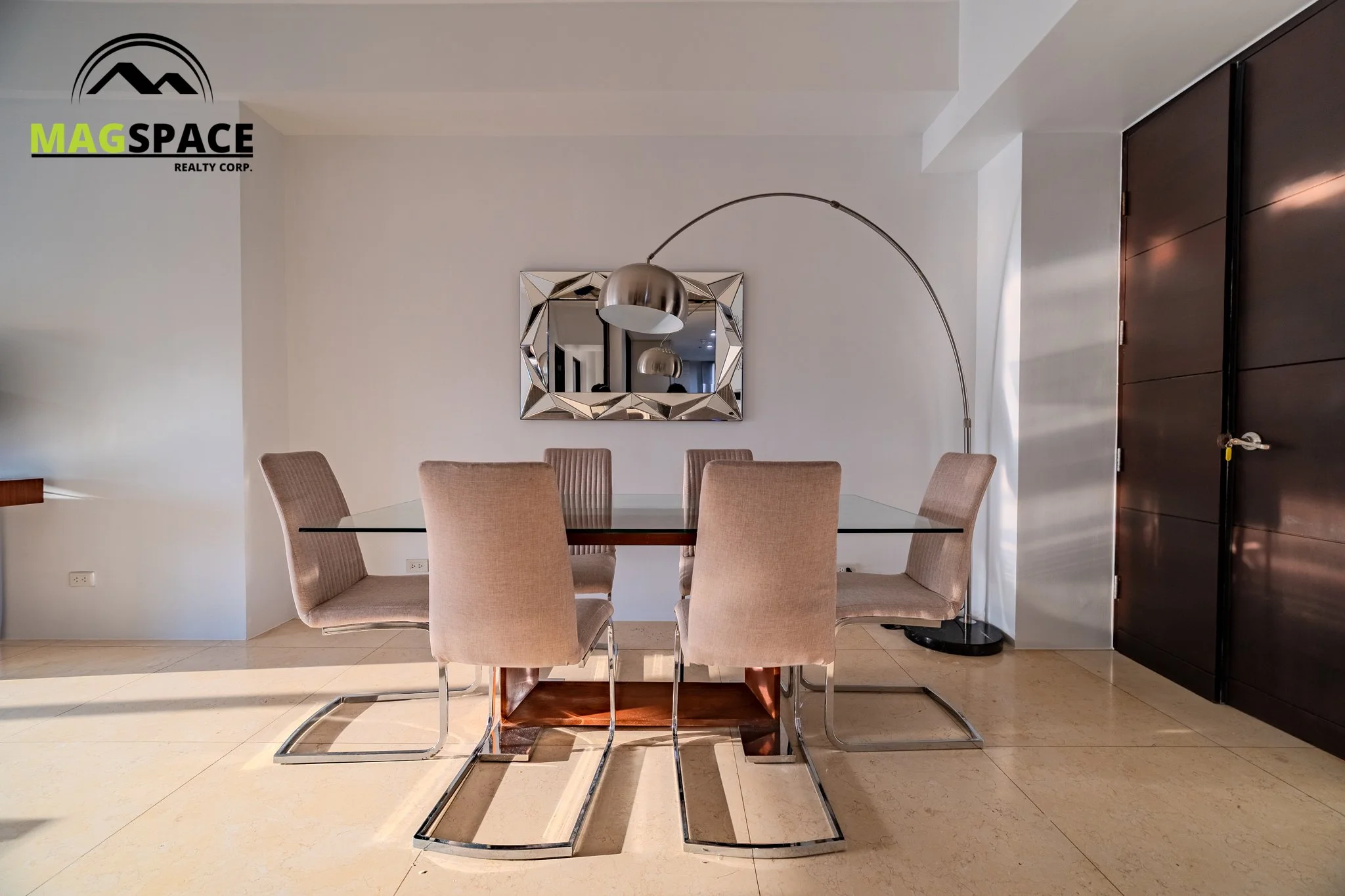 Grand Hyatt 3br--3.jpg