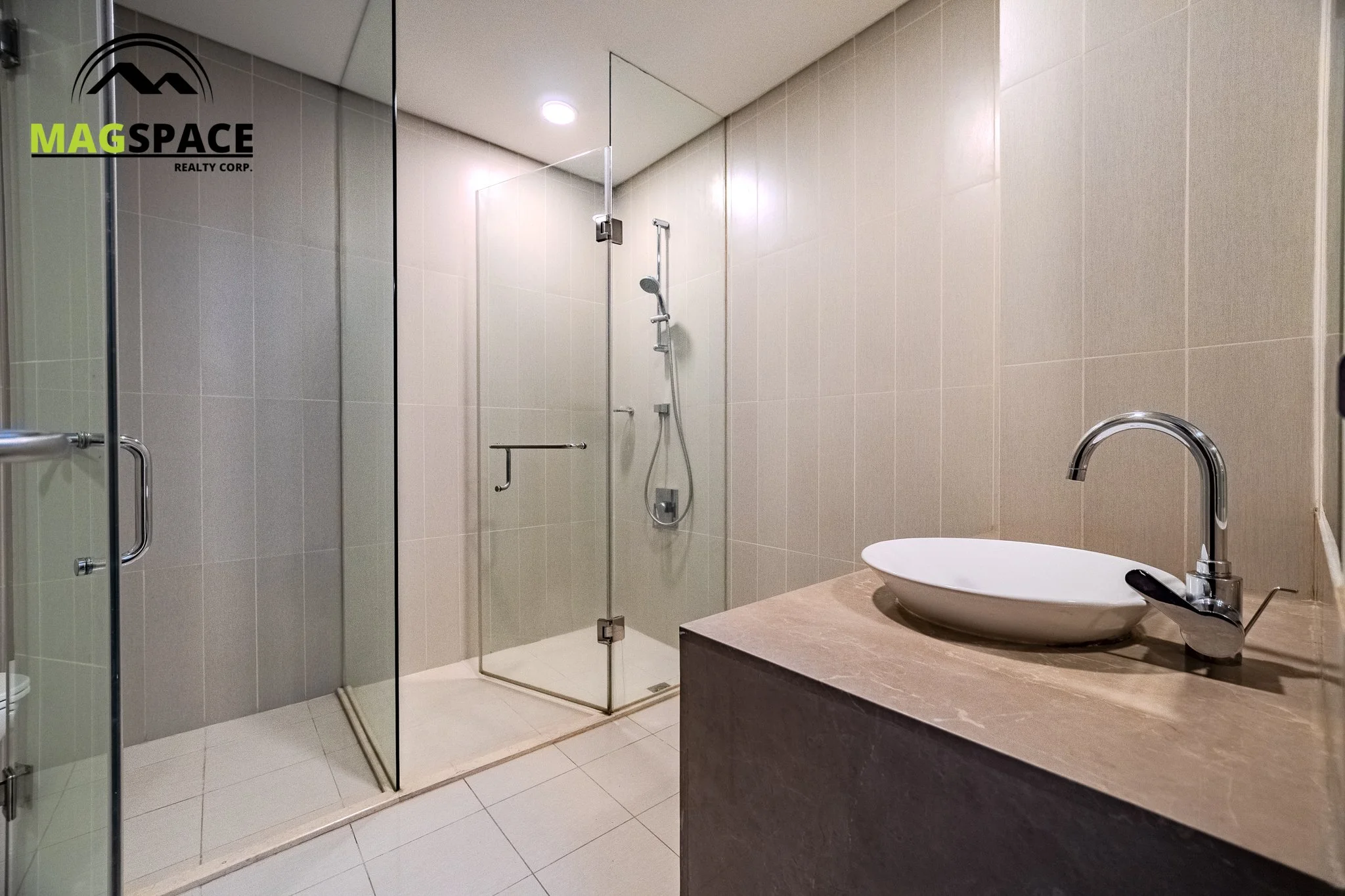 Grand Hyatt 3br--14.jpg