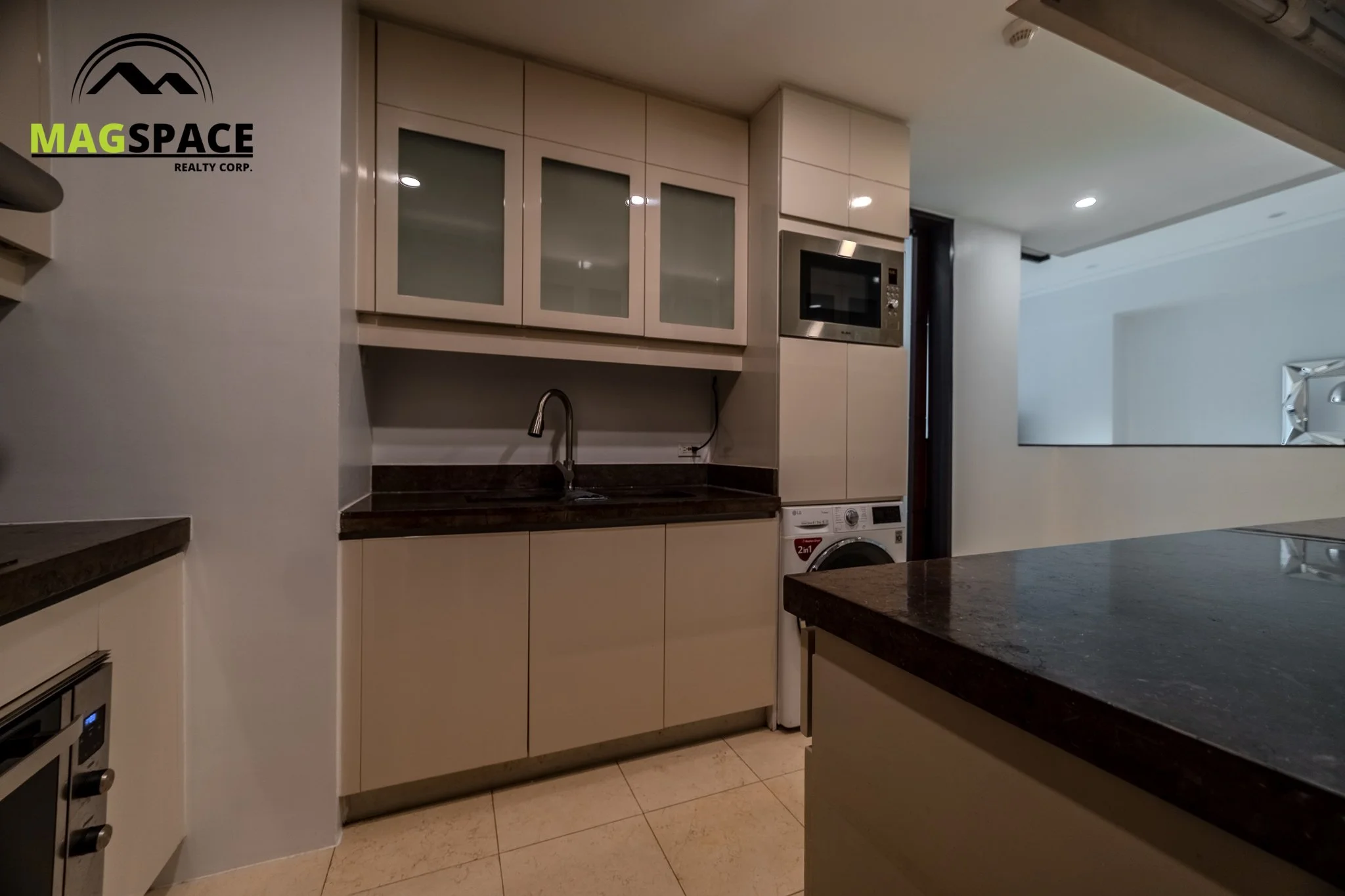 Grand Hyatt 3br--18.jpg