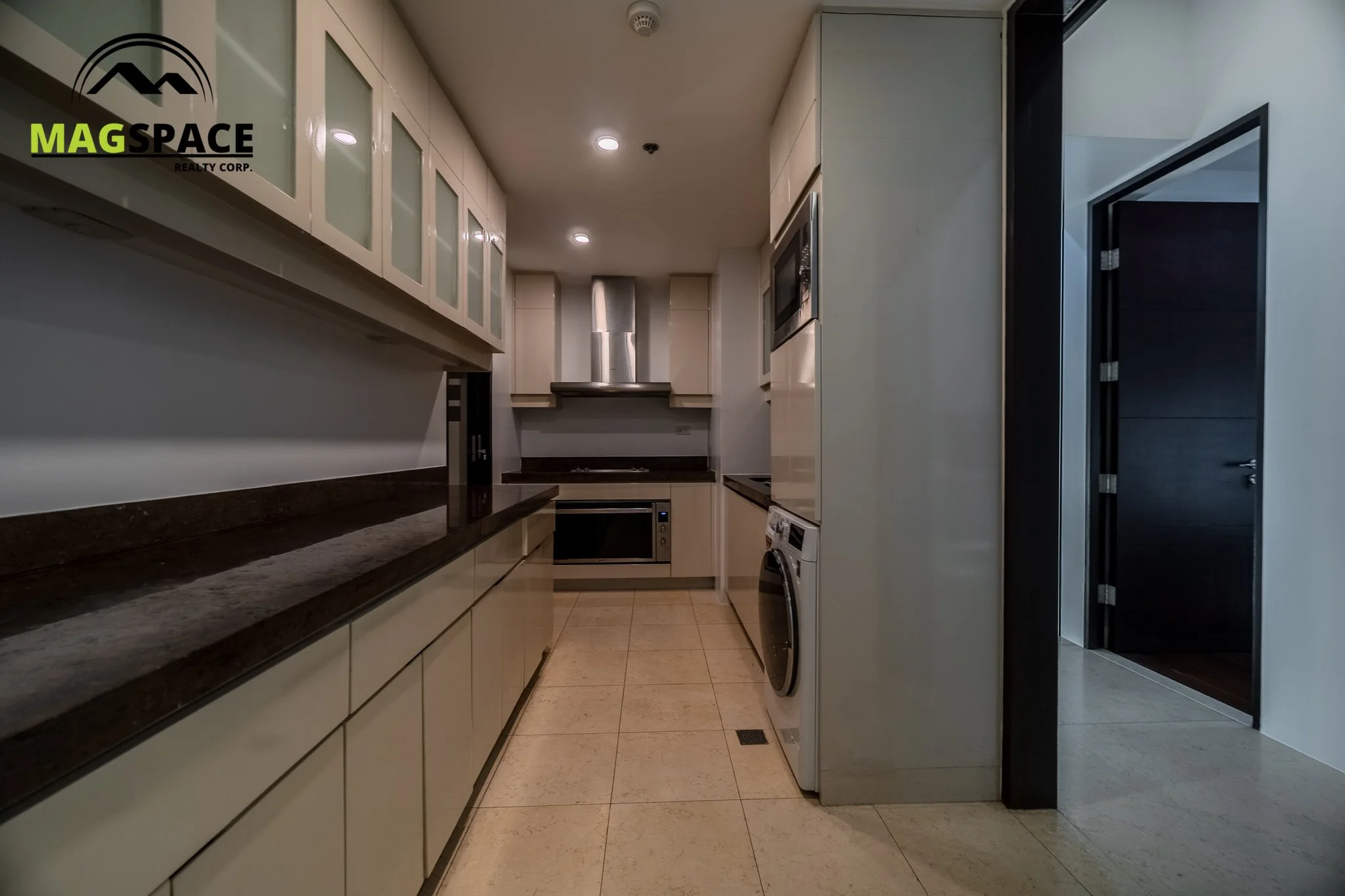 Grand Hyatt 3br--19.jpg