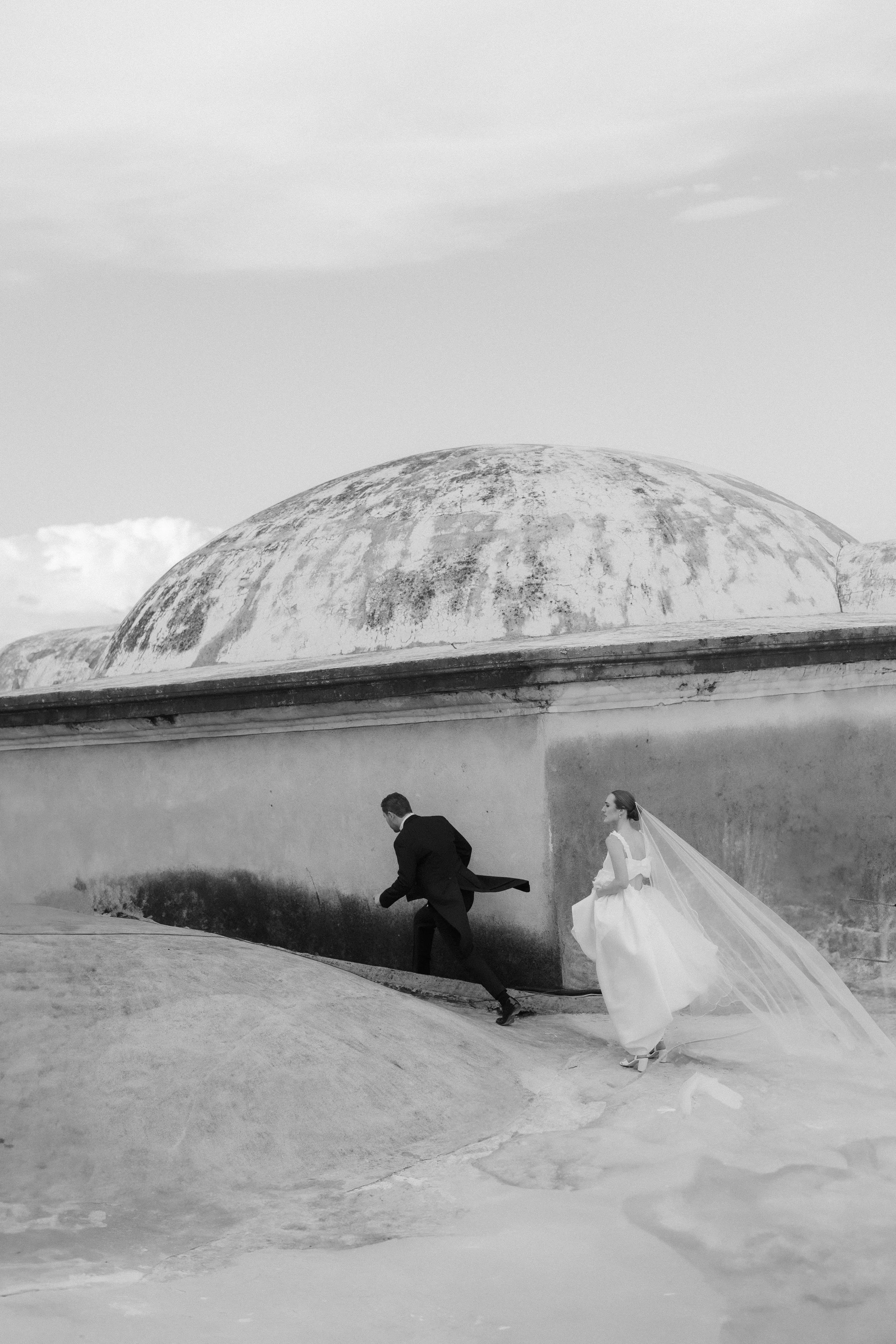 BRIDE AND GROOM ANTIGUA GUATEMALA WEDDING PHOTOGRAPHER