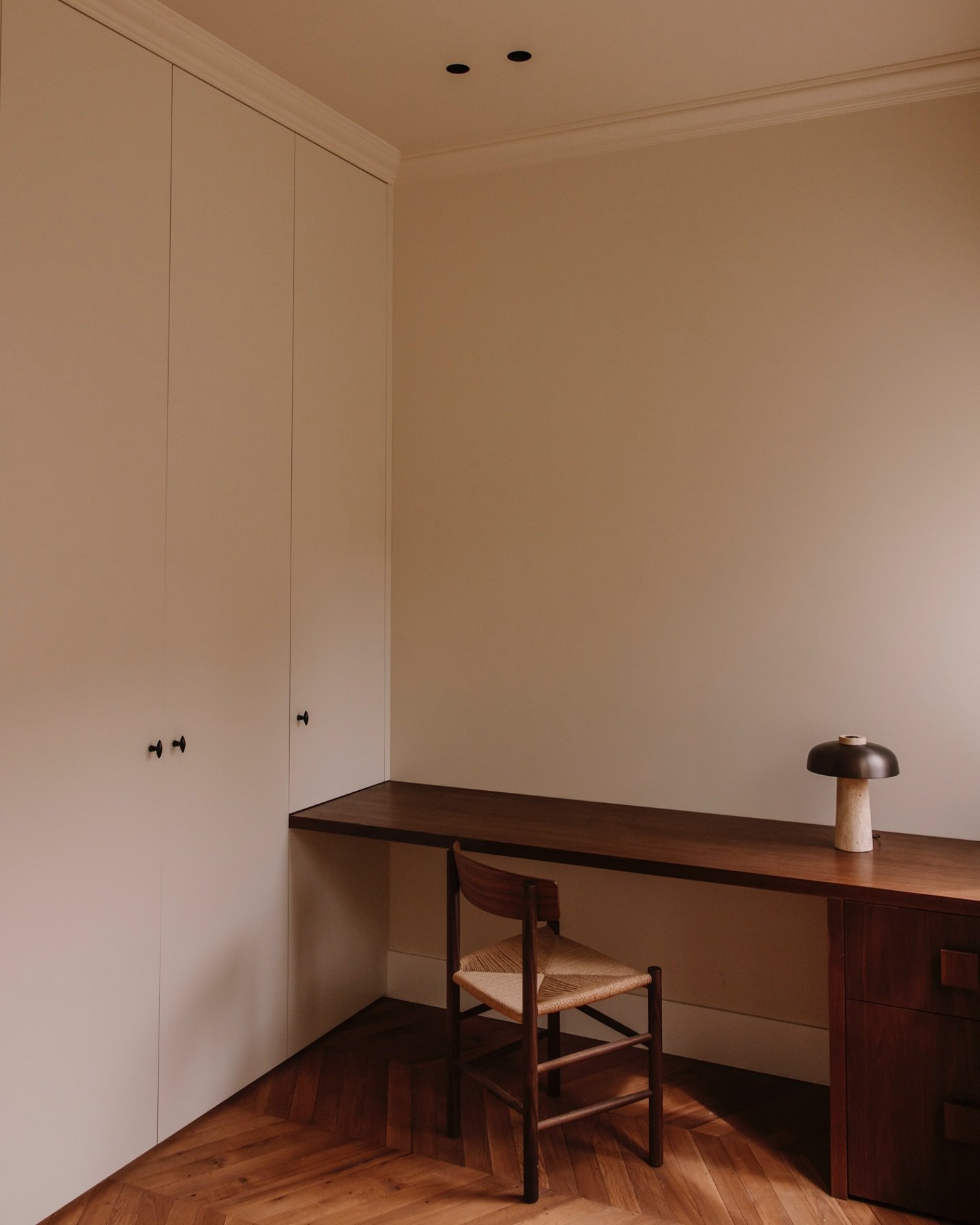 Details 🤍
#bespokefurniture #office #bespokeinteriordesign #interiorarchitect #interiordesign #officedesign #studiomerelpaulien