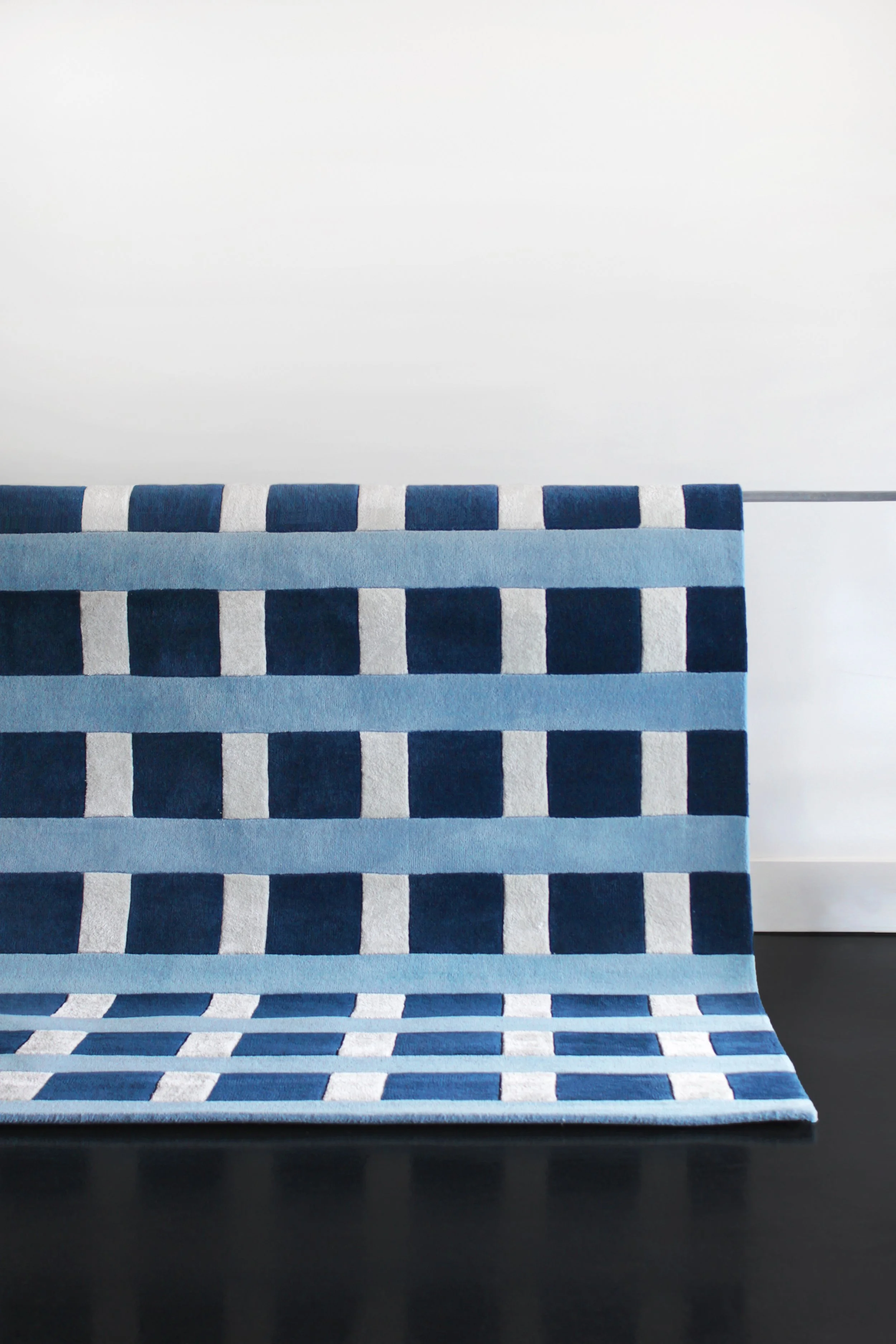 MIRA FLOOR RUG - BLUE