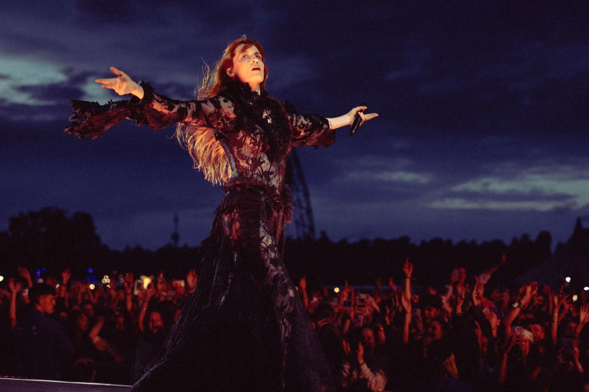 A great summer looking after the incredible Florence &amp; The Machine&rsquo;s summer shows on the road.

@florenceandthemachine

Creative Director | @mollyjane_x
Production &amp; Lighting Designer | @studingley @silenthousegroup
Lighting Programmer 