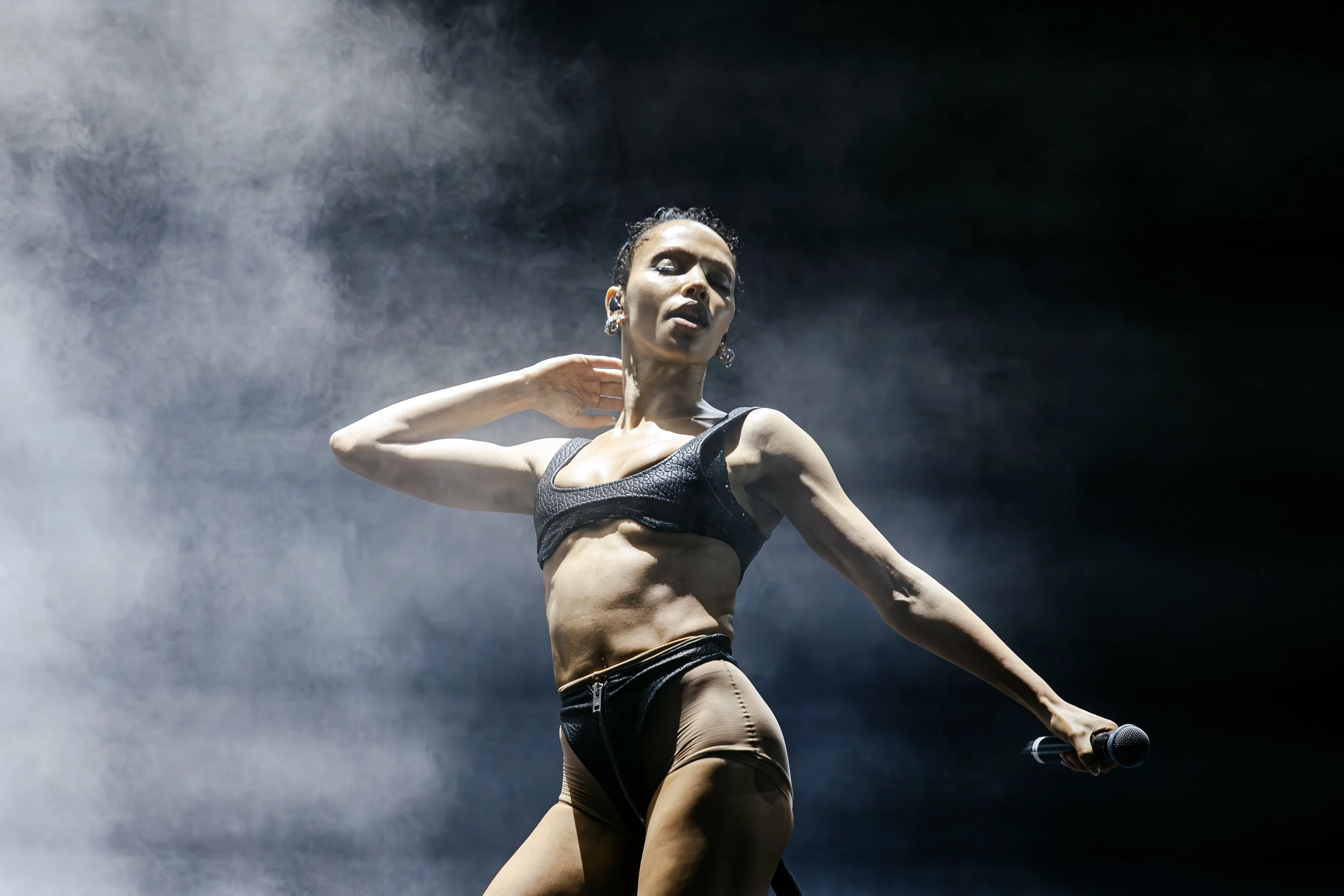 Lighting Programming for FKA Twigs 'Eusexua Tour'. Image by Clara Orozco | IG: @claror 
