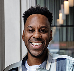 Elliott Raeclose up.png