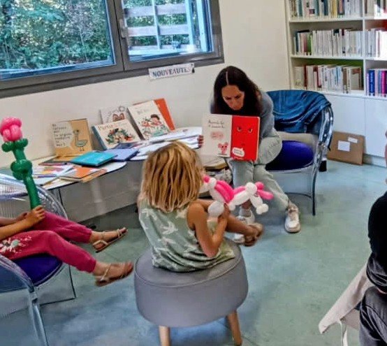 Charlotte à la bibliothèque de Talence