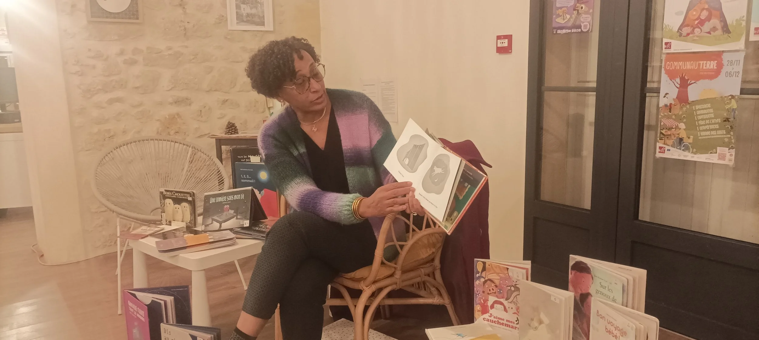 Muriel à la bibliothèque de Saint Selve