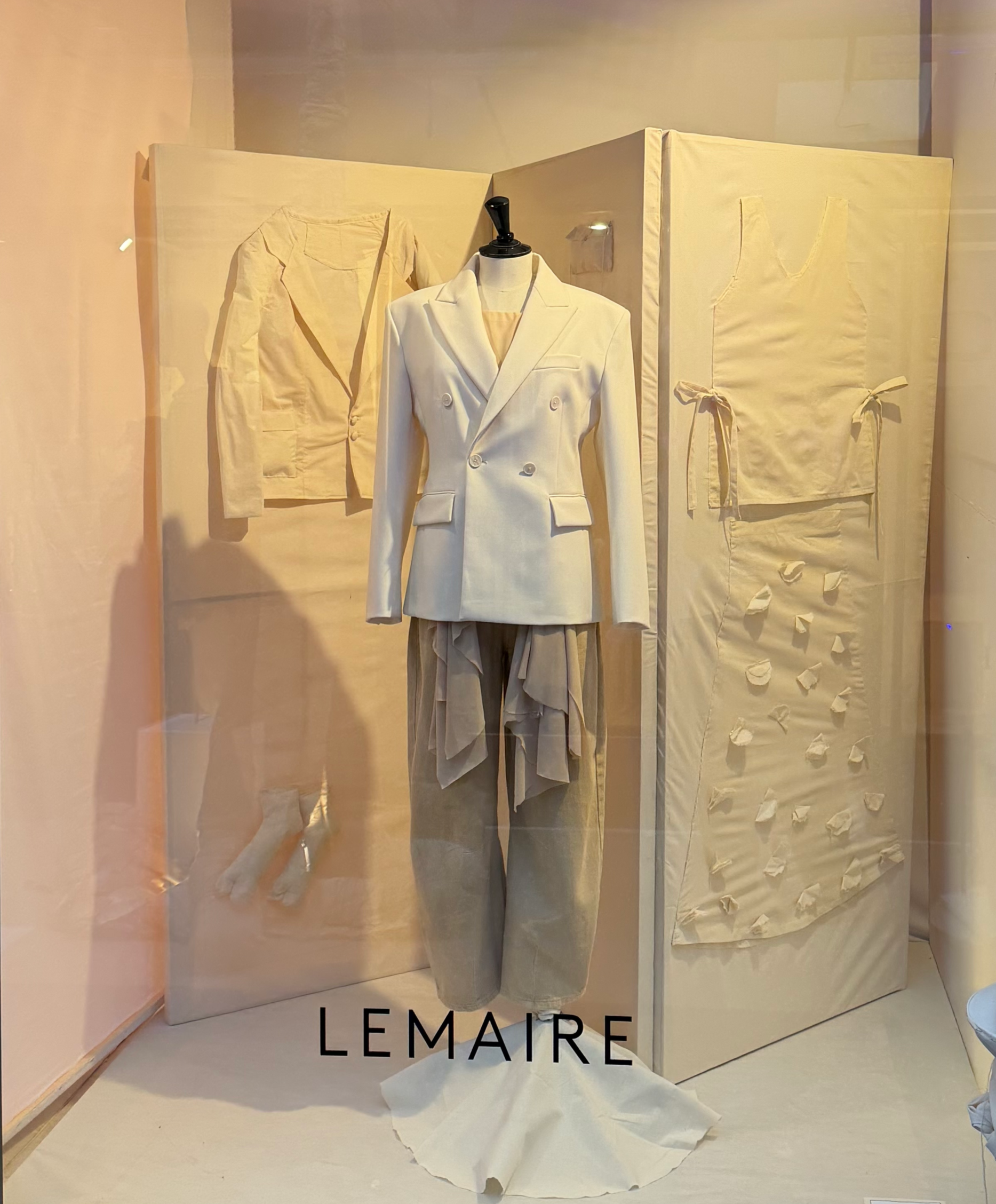 Scénographie vitrine Lemaire