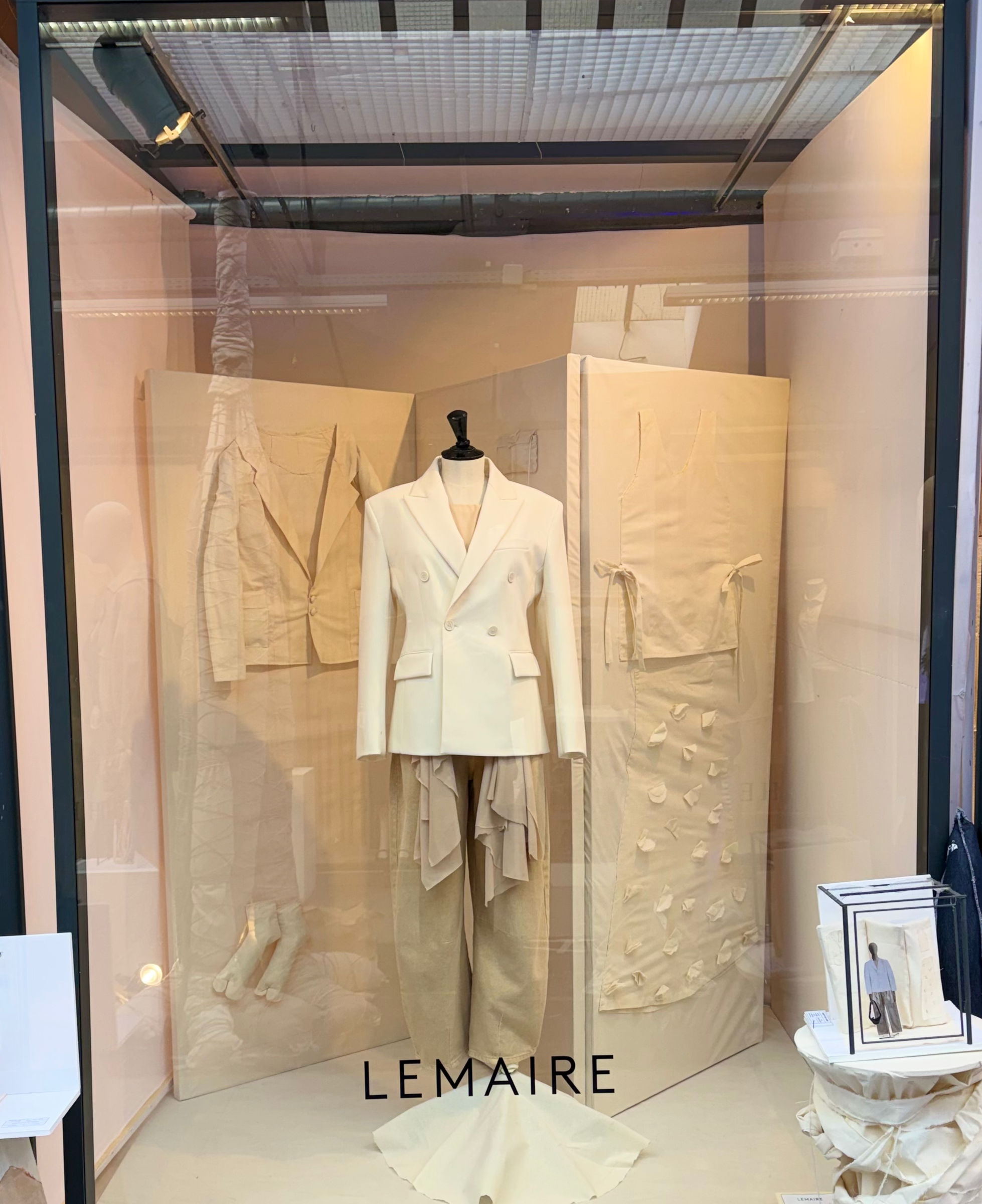 Vitrine_Tiffany_Papier_Lemaire.png