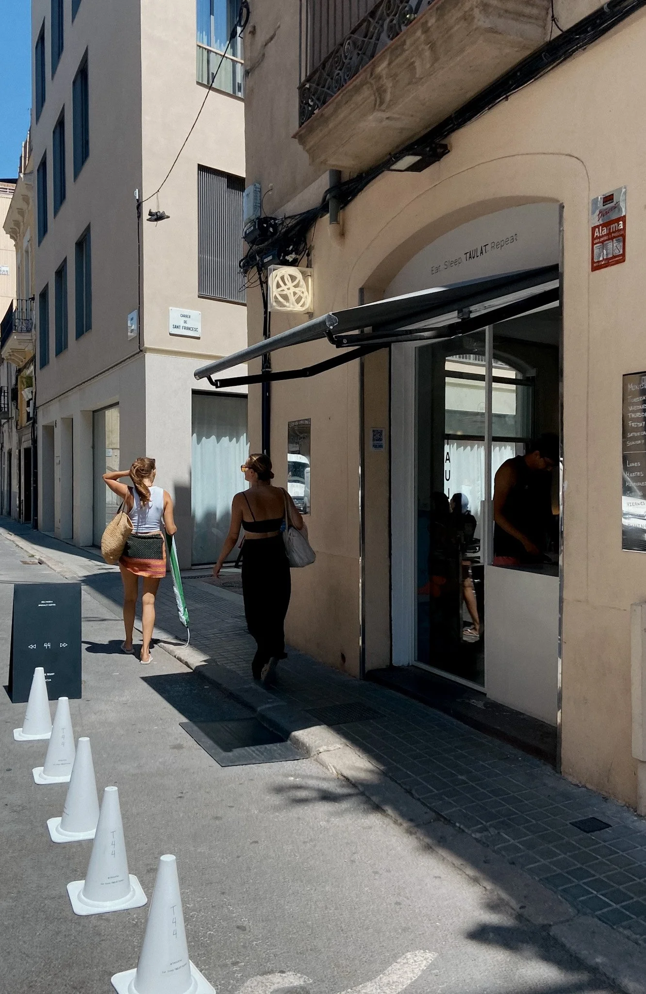 Taulat 44 café in Poblenou, Barcelona, known for specialty coffee and a relaxed atmosphere.