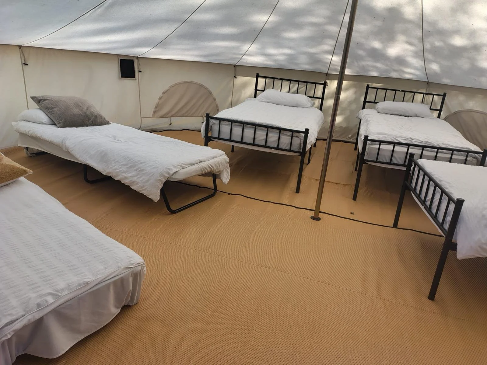 Bedroom (5 beds).jpeg