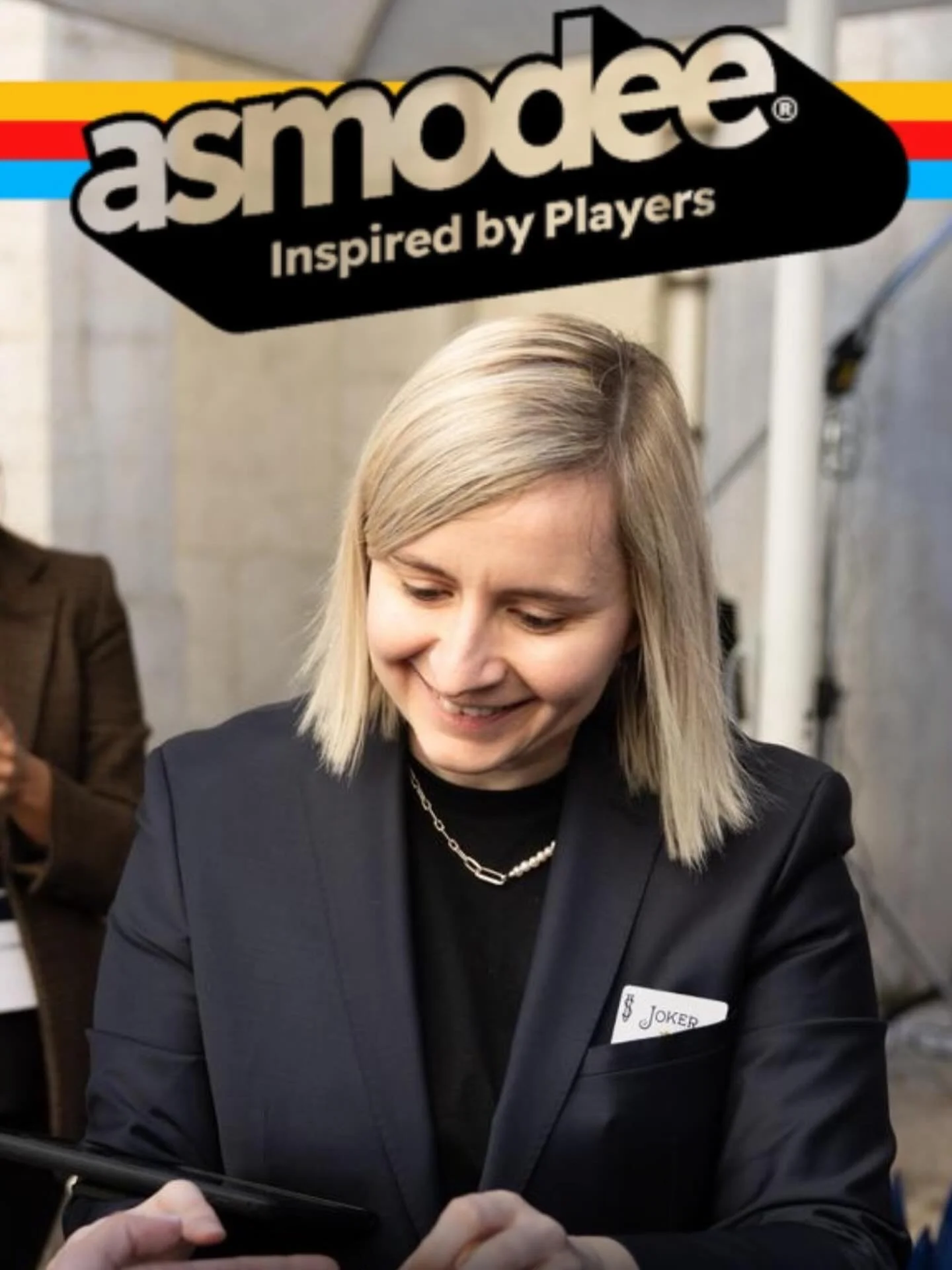 C&rsquo;est fou comme faire ce genre de m&eacute;tier &ccedil;a te permet de travailler dans des lieux magnifiques avec des clients incroyables.. et parfois m&ecirc;me &ccedil;a te fait allier tes deux passions.. 🤩
Oui je suis illusionniste de passi