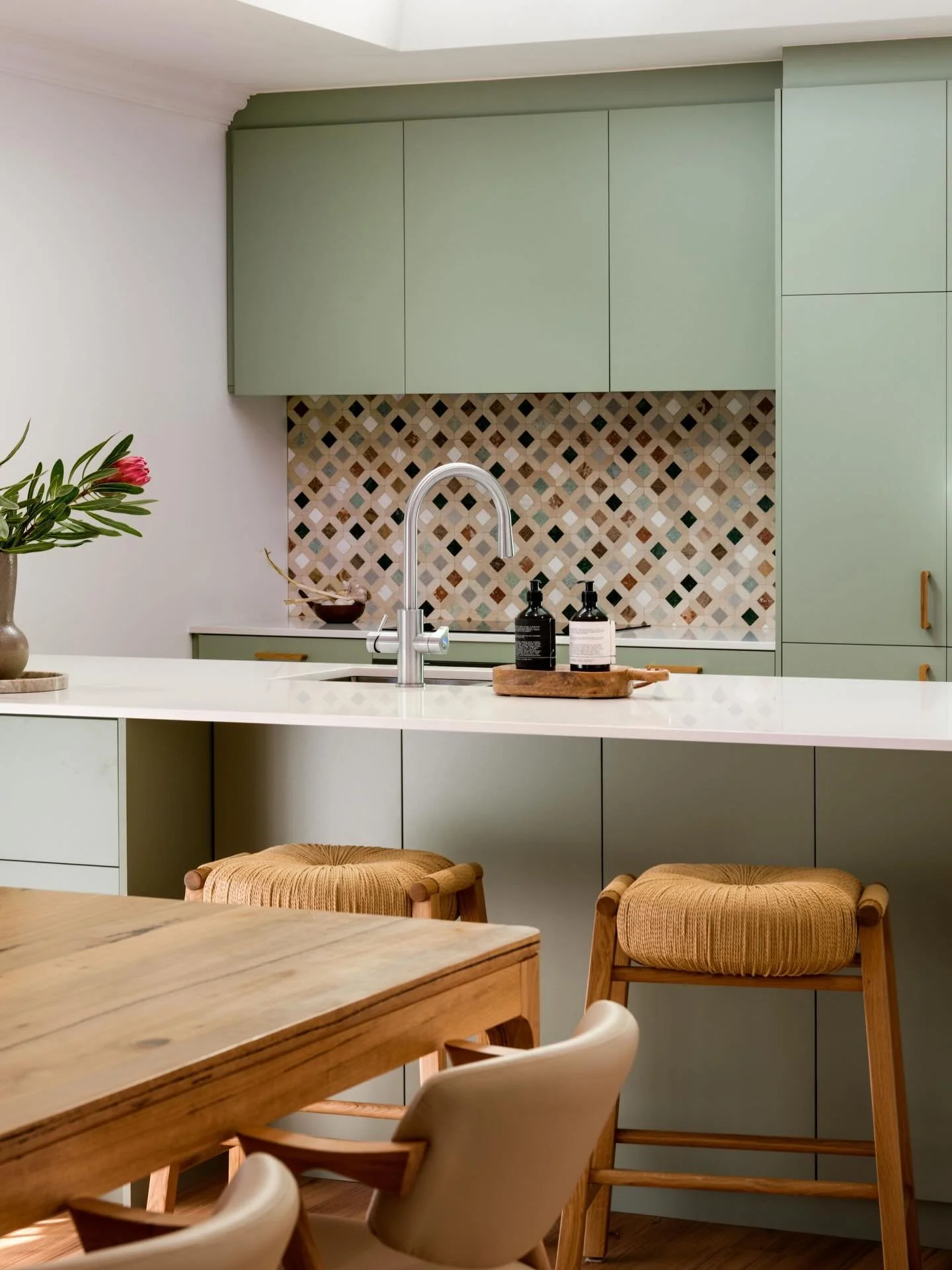 Referenced this cutie twice this week&hellip;so she&rsquo;s back on the grid.

If you love joyful, colour-filled spaces - I&rsquo;m your girl. 🤸

@buenavista_designaus 
@soulbirdstyling