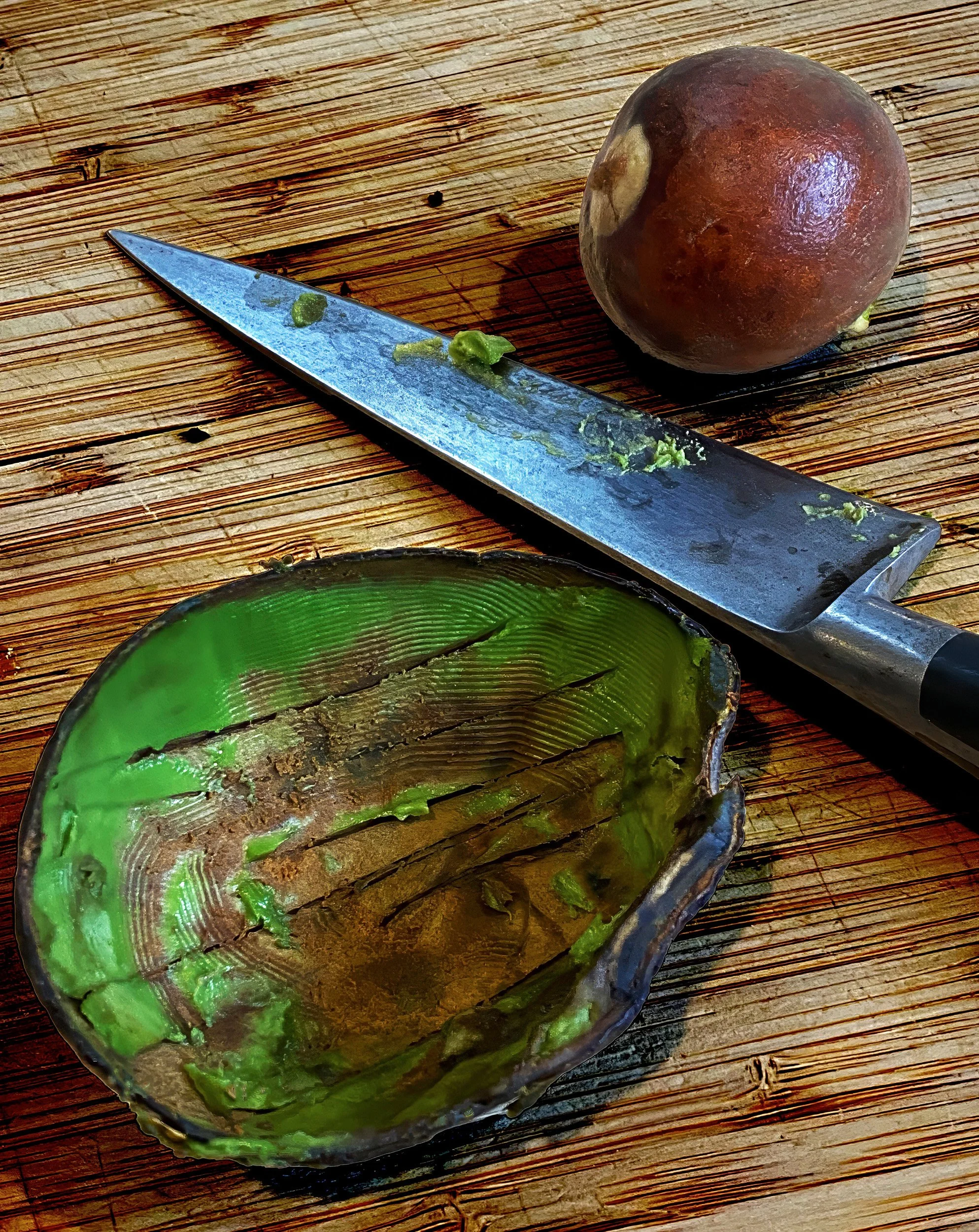 EDITORIAL (Avocado Exocarp, Seed & Knife)